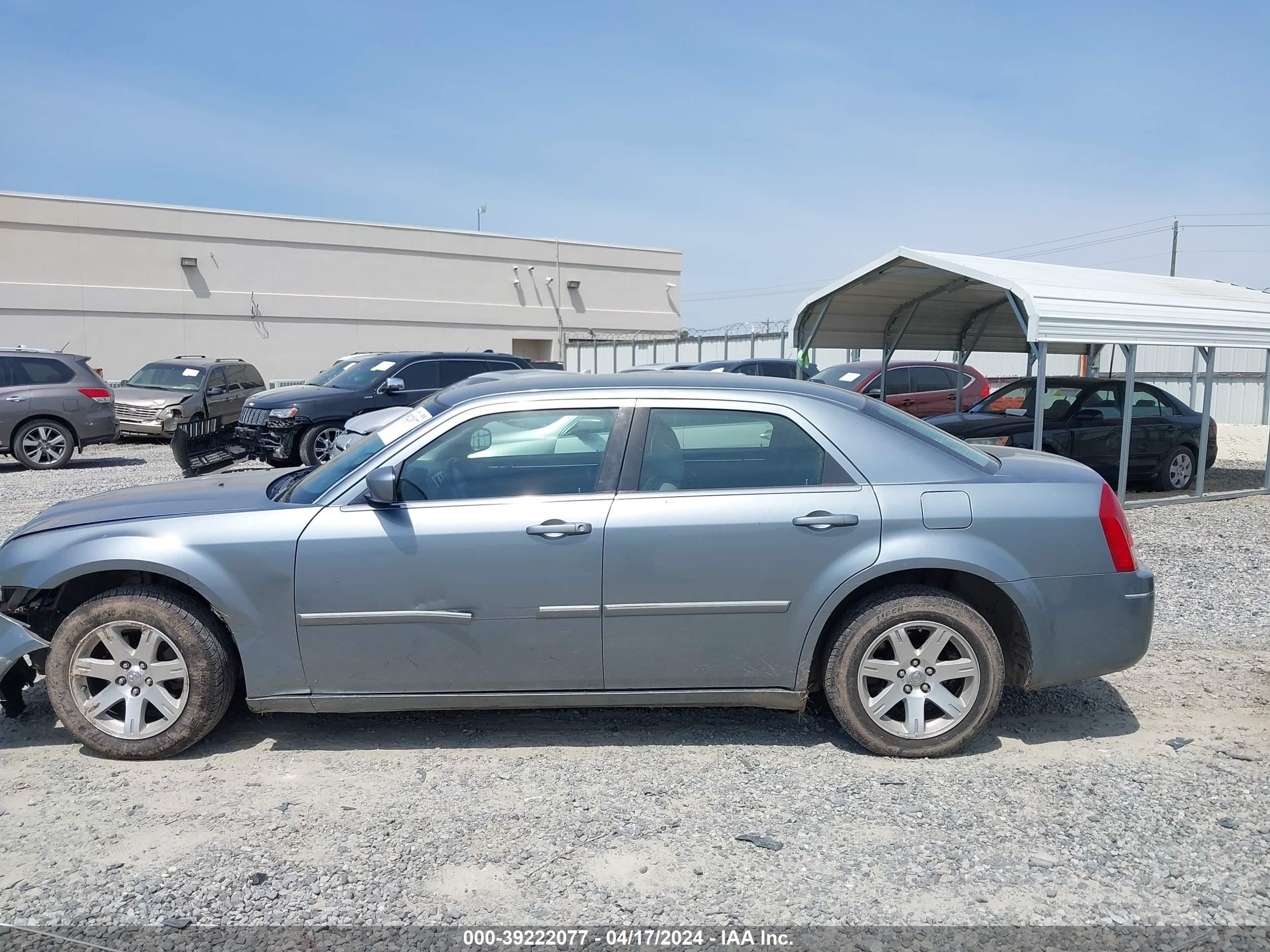 Photo 13 VIN: 2C3KA53G87H812863 - CHRYSLER 300 