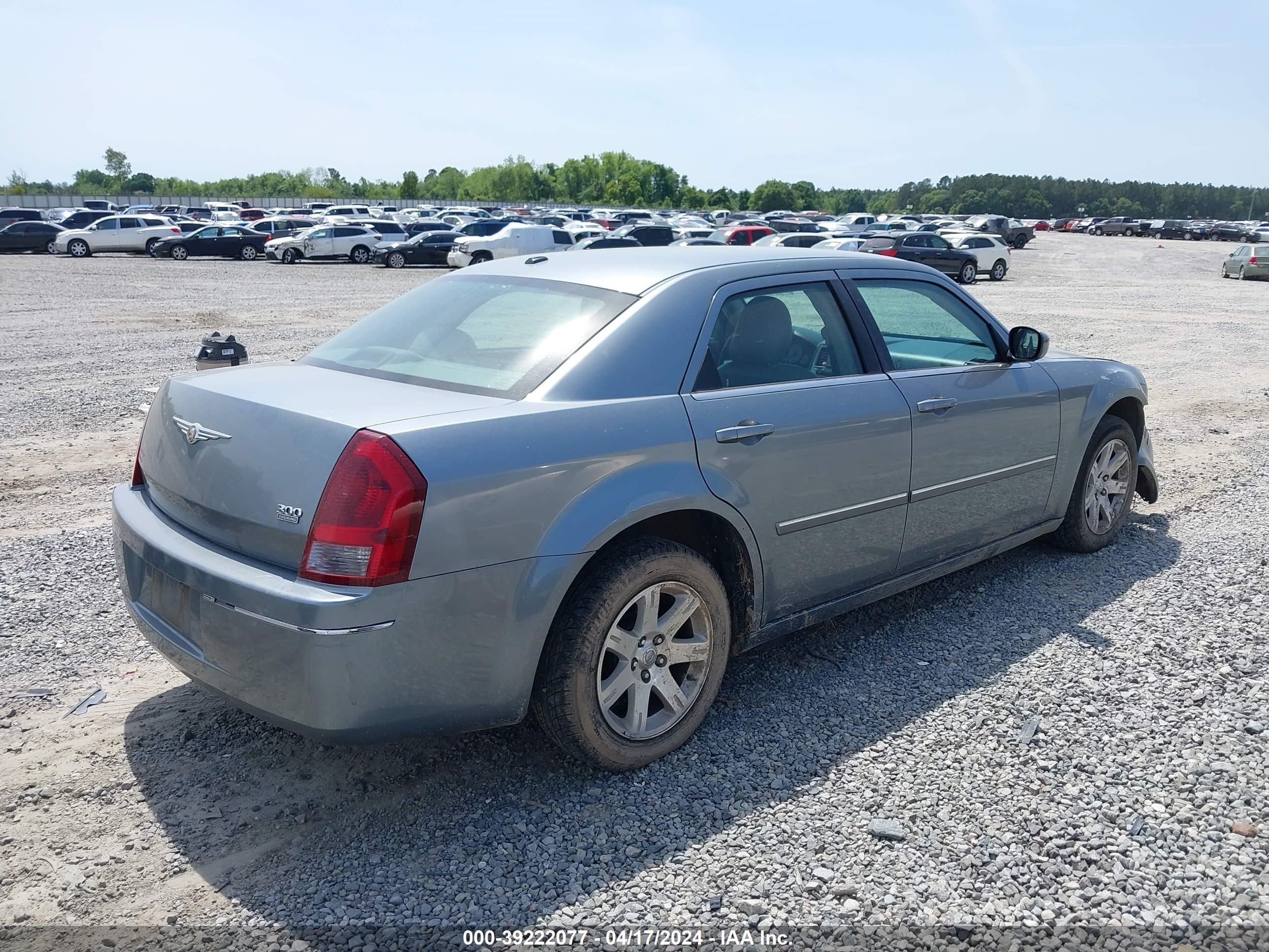 Photo 3 VIN: 2C3KA53G87H812863 - CHRYSLER 300 