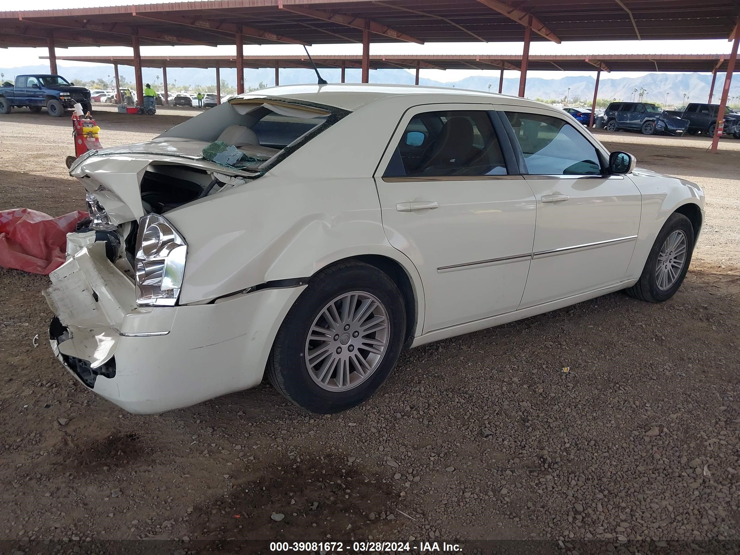 Photo 3 VIN: 2C3KA53G88H217125 - CHRYSLER 300 