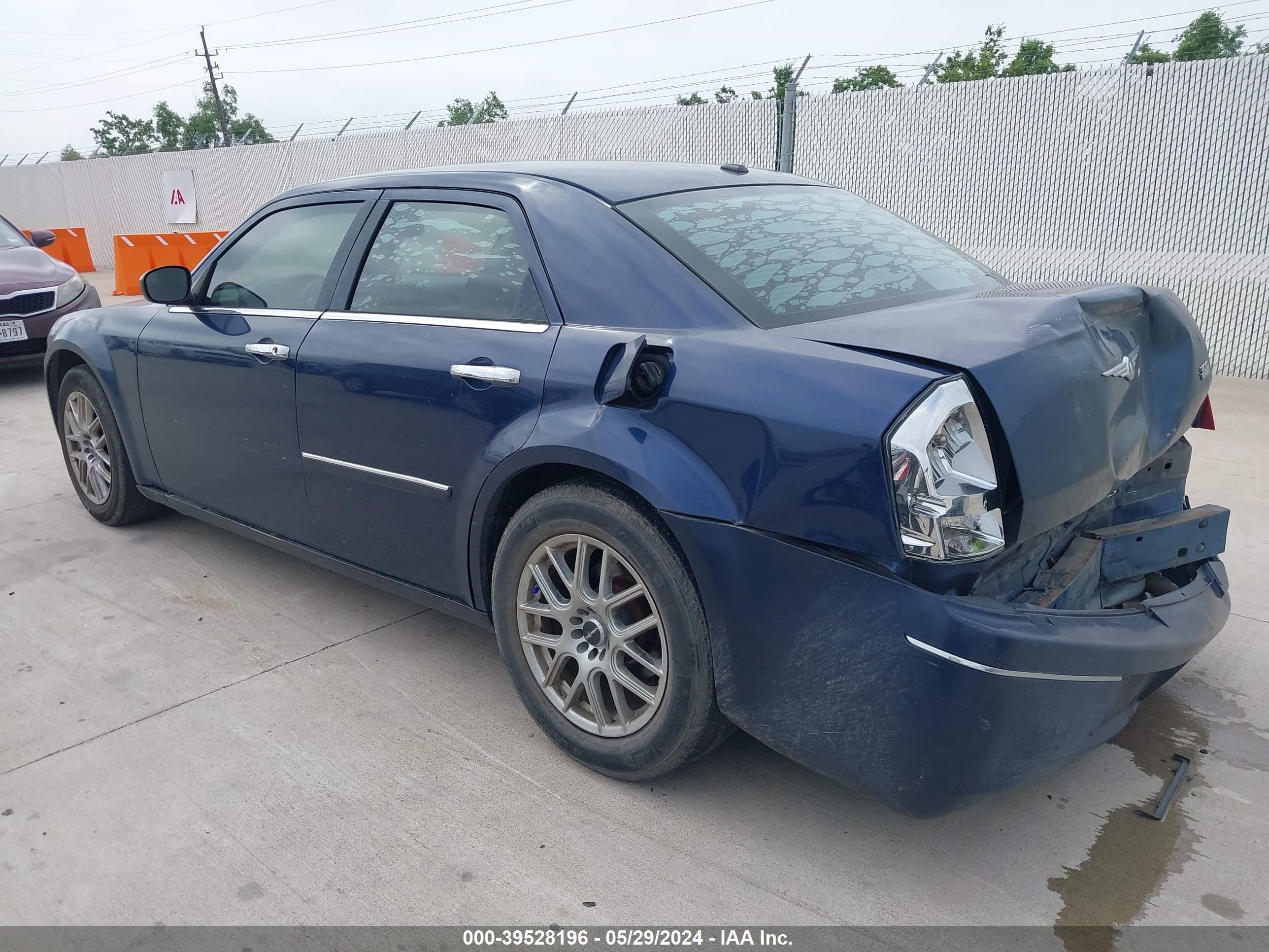 Photo 2 VIN: 2C3KA53G96H257551 - CHRYSLER 300 