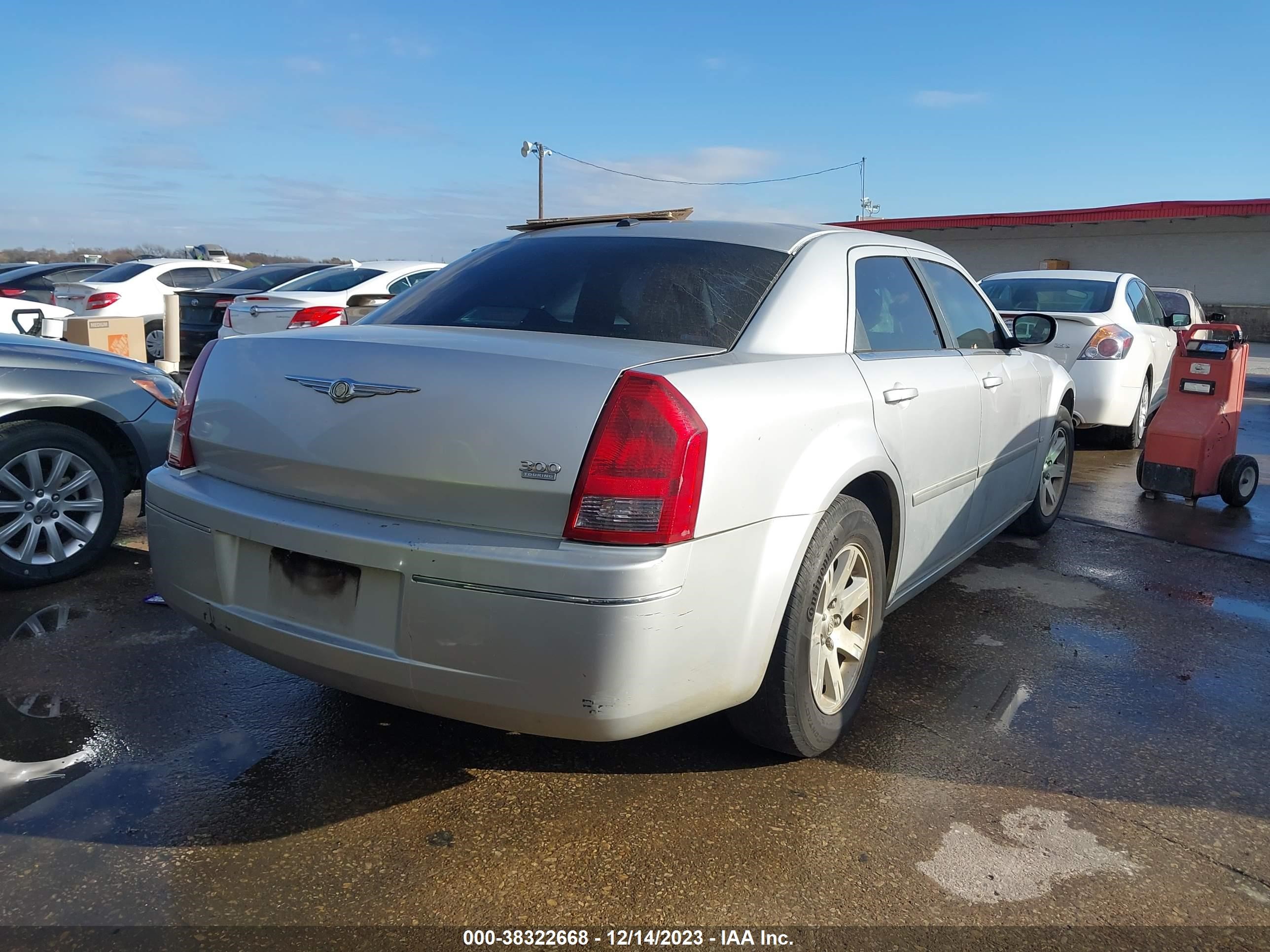 Photo 3 VIN: 2C3KA53G96H308210 - CHRYSLER 300 