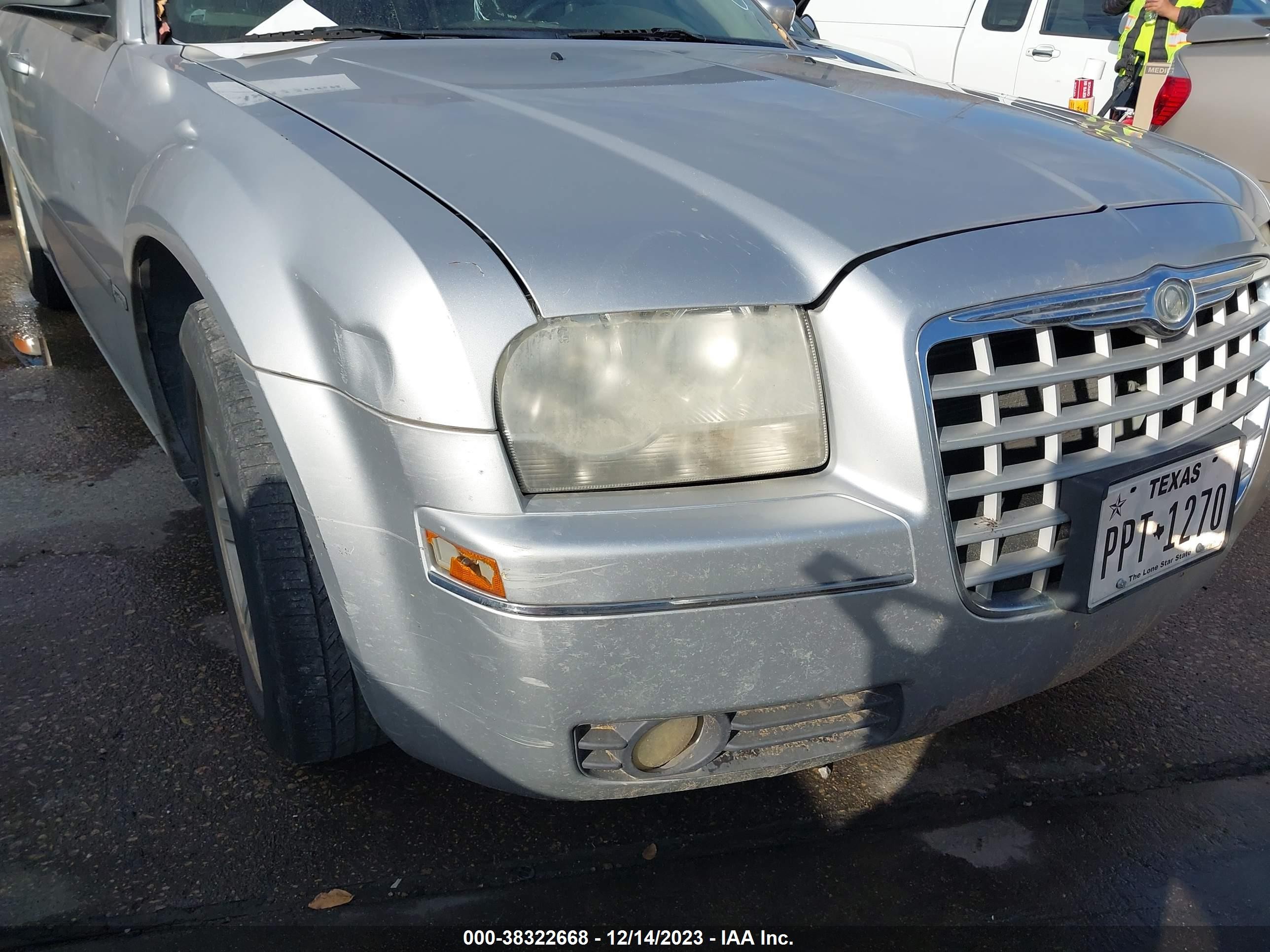 Photo 5 VIN: 2C3KA53G96H308210 - CHRYSLER 300 