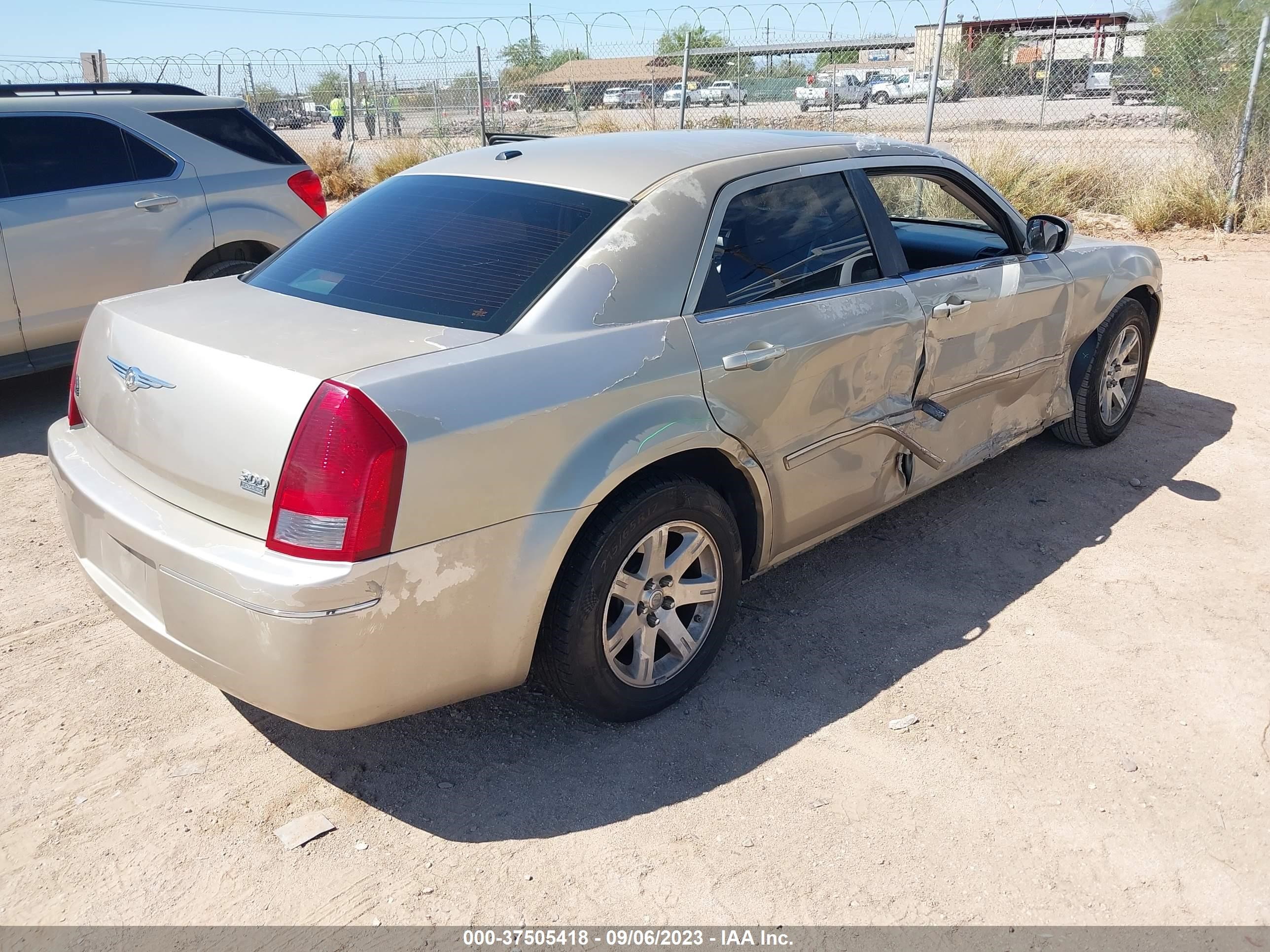 Photo 3 VIN: 2C3KA53G96H341790 - CHRYSLER 300 