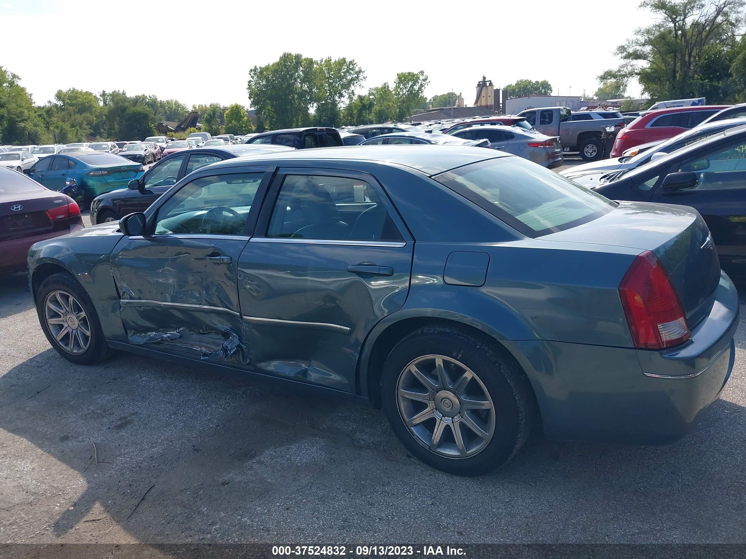 Photo 13 VIN: 2C3KA53G96H382680 - CHRYSLER 300 