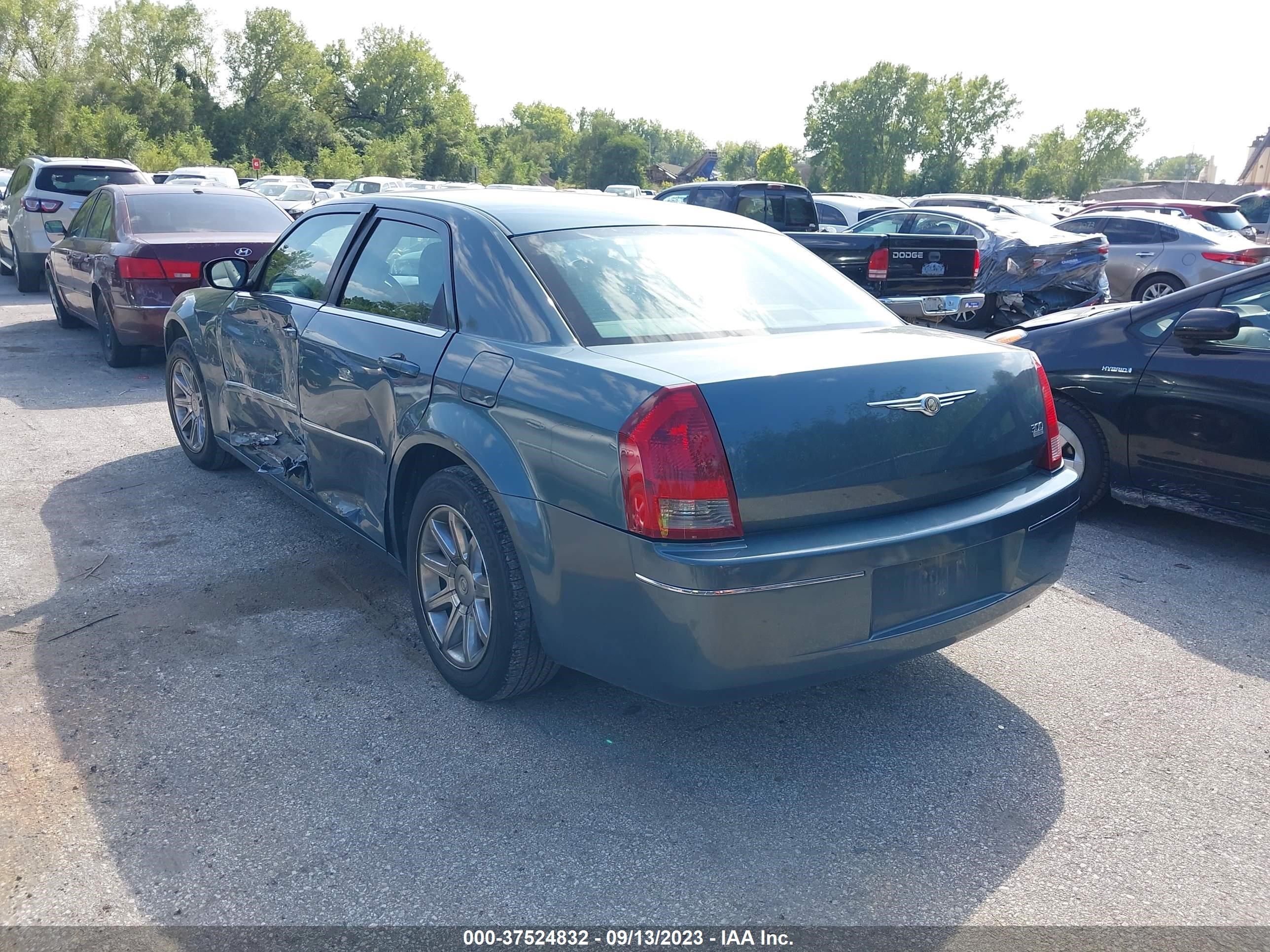 Photo 2 VIN: 2C3KA53G96H382680 - CHRYSLER 300 