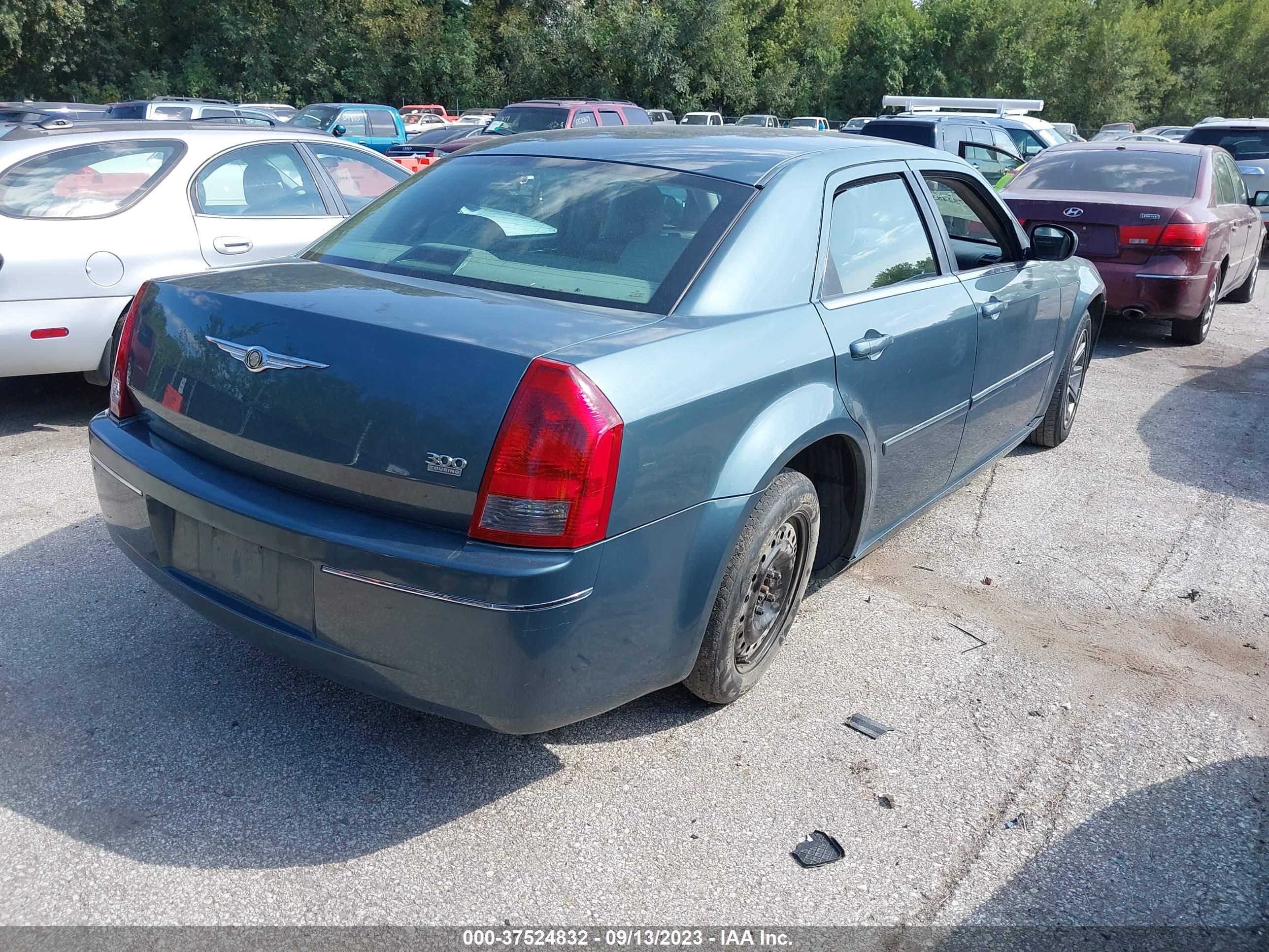 Photo 3 VIN: 2C3KA53G96H382680 - CHRYSLER 300 