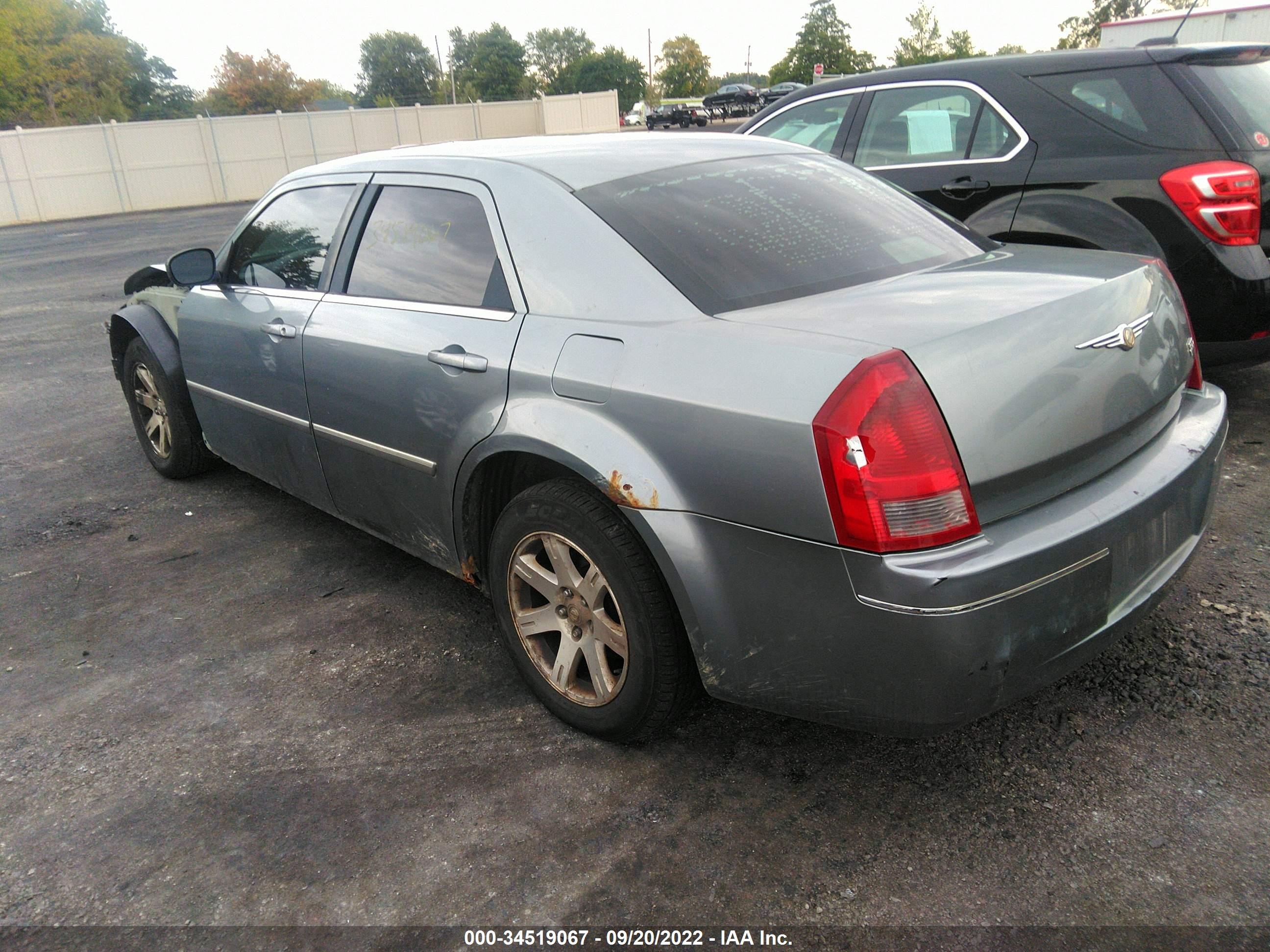 Photo 2 VIN: 2C3KA53G97H892111 - CHRYSLER 300 