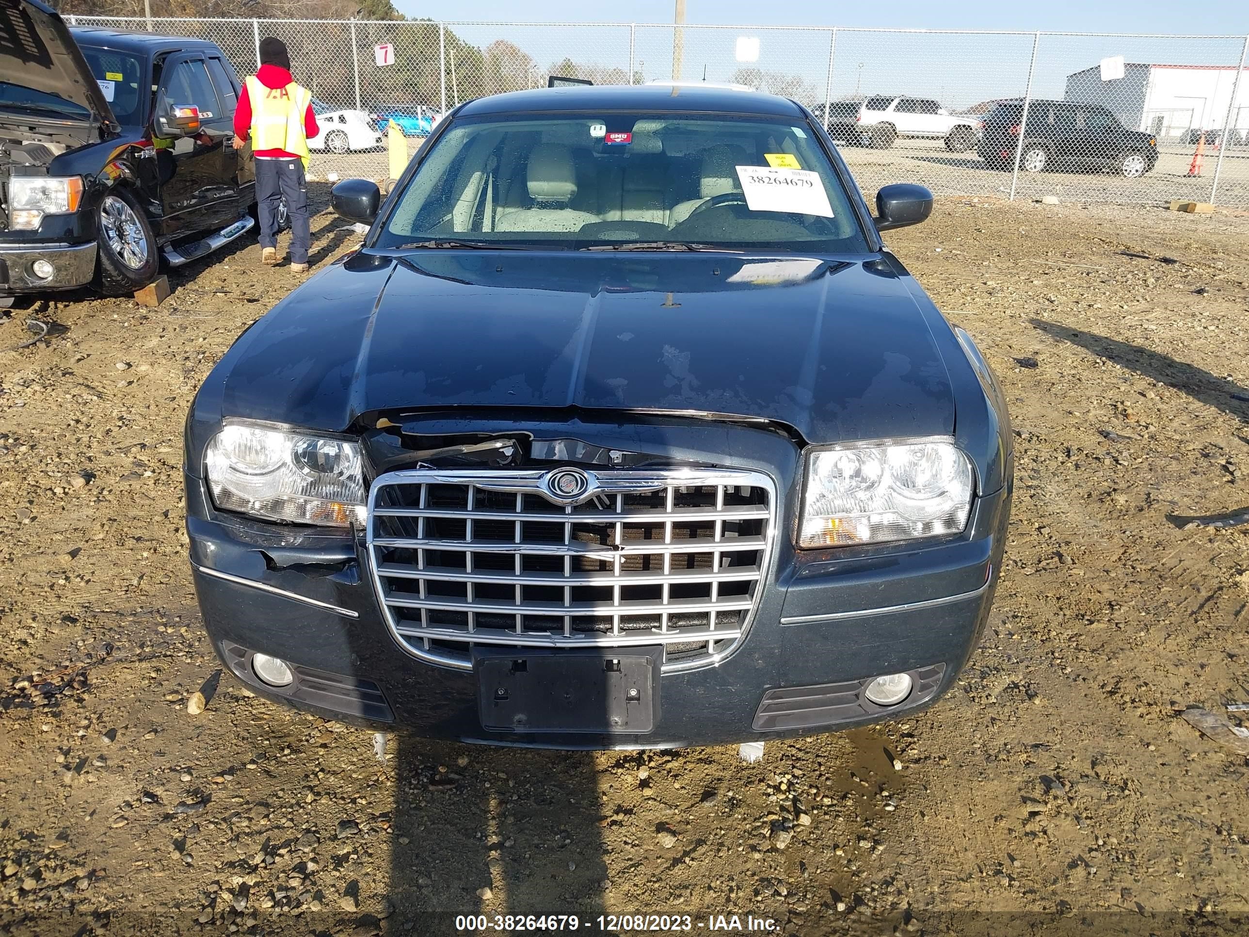 Photo 11 VIN: 2C3KA53G97H894506 - CHRYSLER 300 