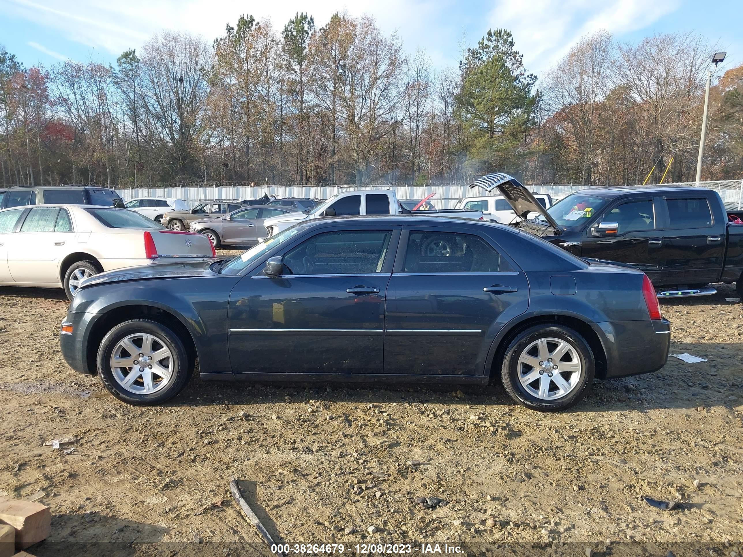 Photo 13 VIN: 2C3KA53G97H894506 - CHRYSLER 300 