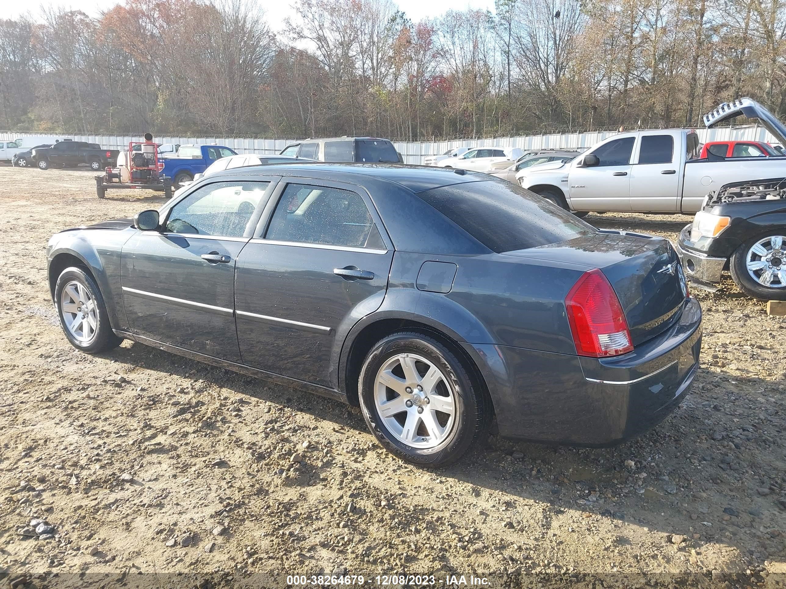 Photo 2 VIN: 2C3KA53G97H894506 - CHRYSLER 300 