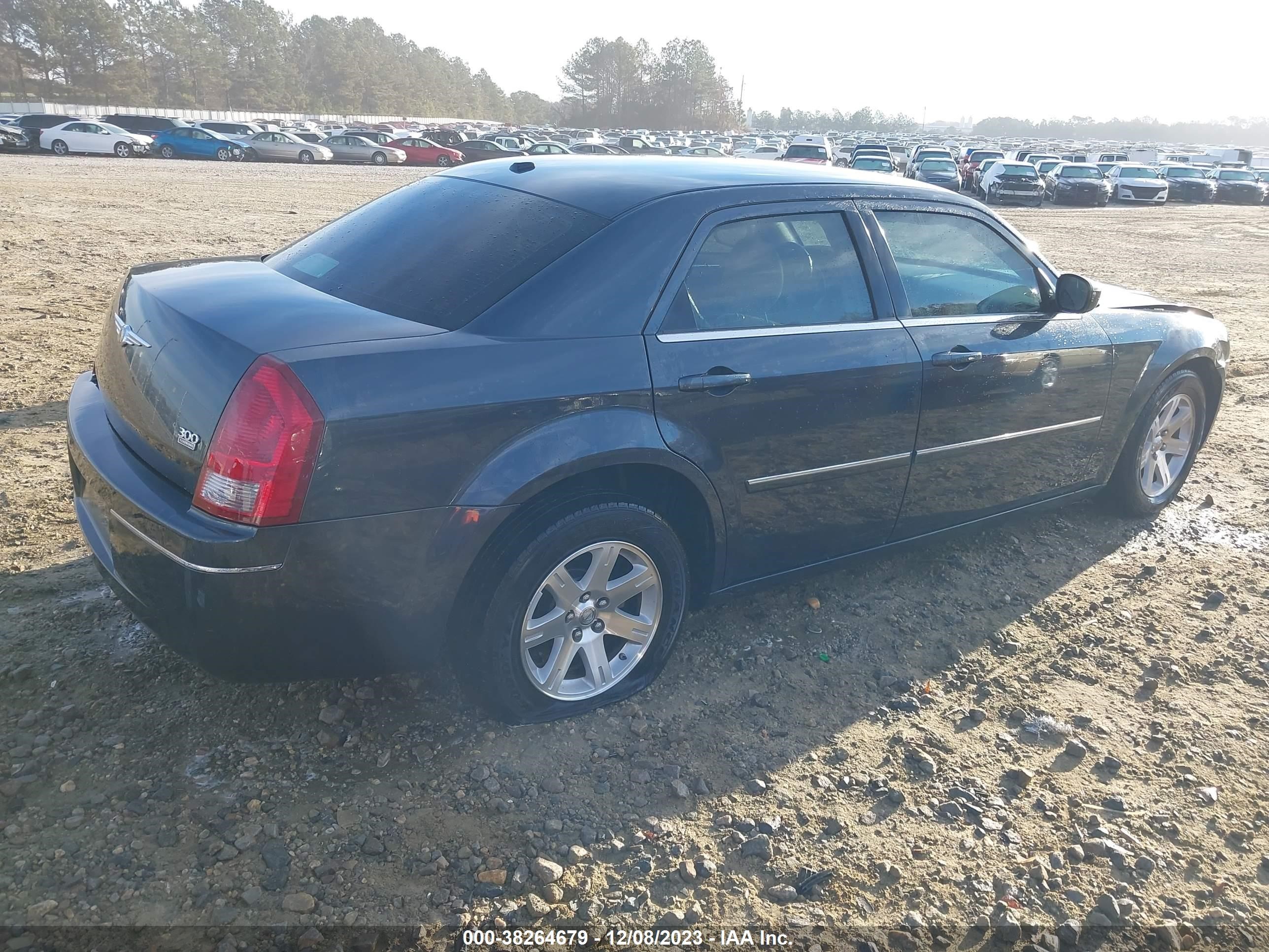 Photo 3 VIN: 2C3KA53G97H894506 - CHRYSLER 300 