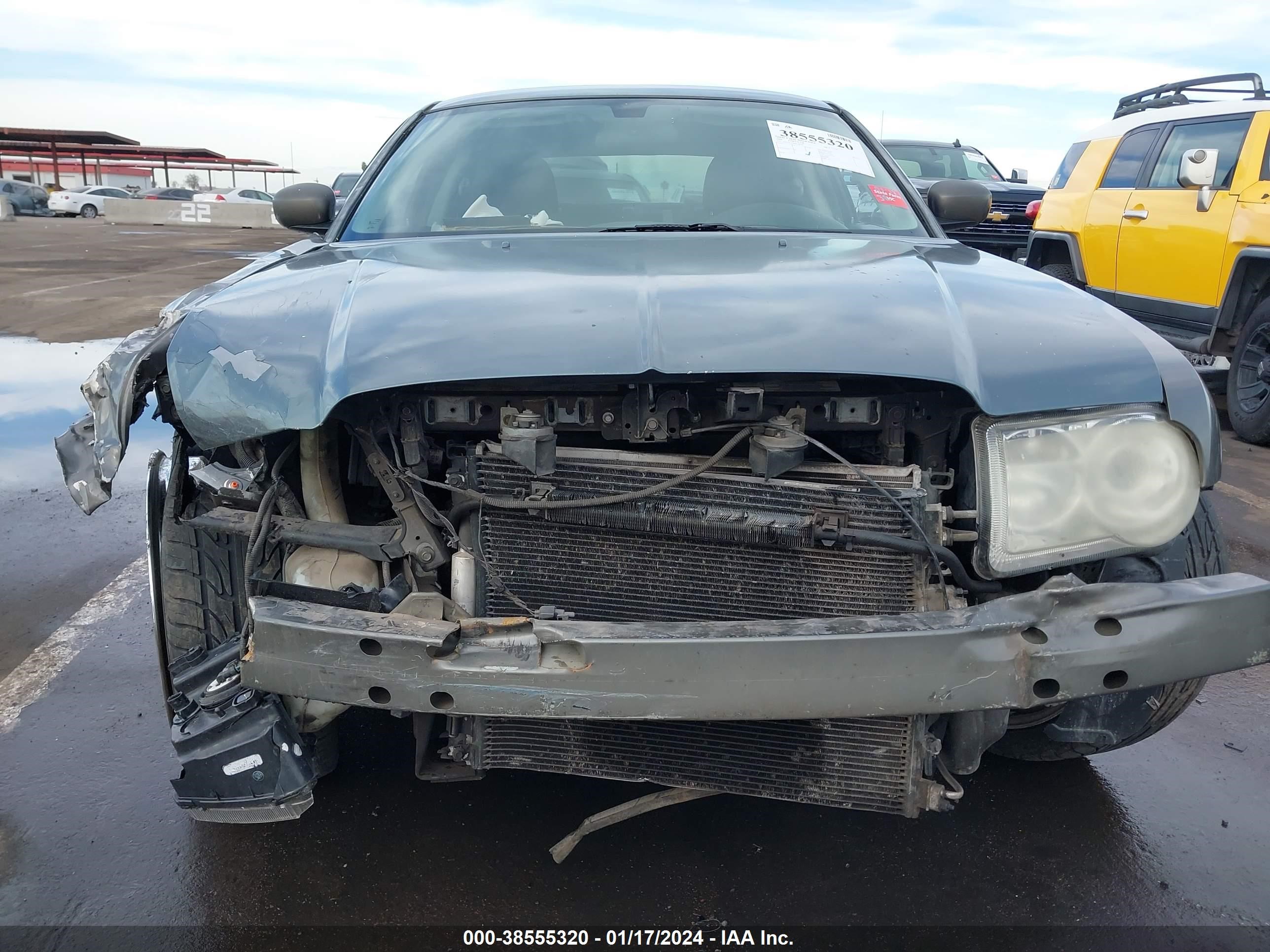 Photo 11 VIN: 2C3KA53G98H108950 - CHRYSLER 300 