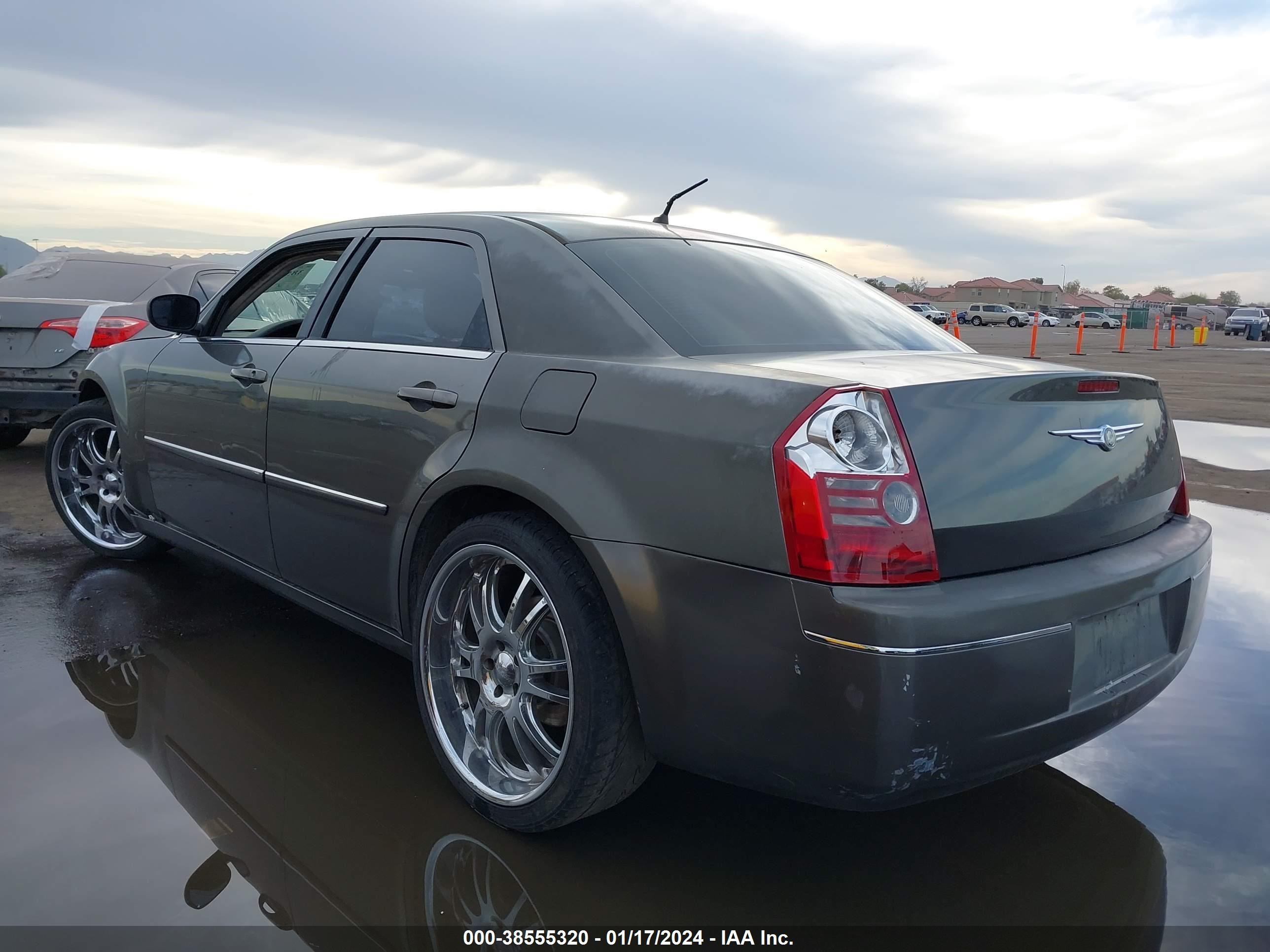 Photo 2 VIN: 2C3KA53G98H108950 - CHRYSLER 300 