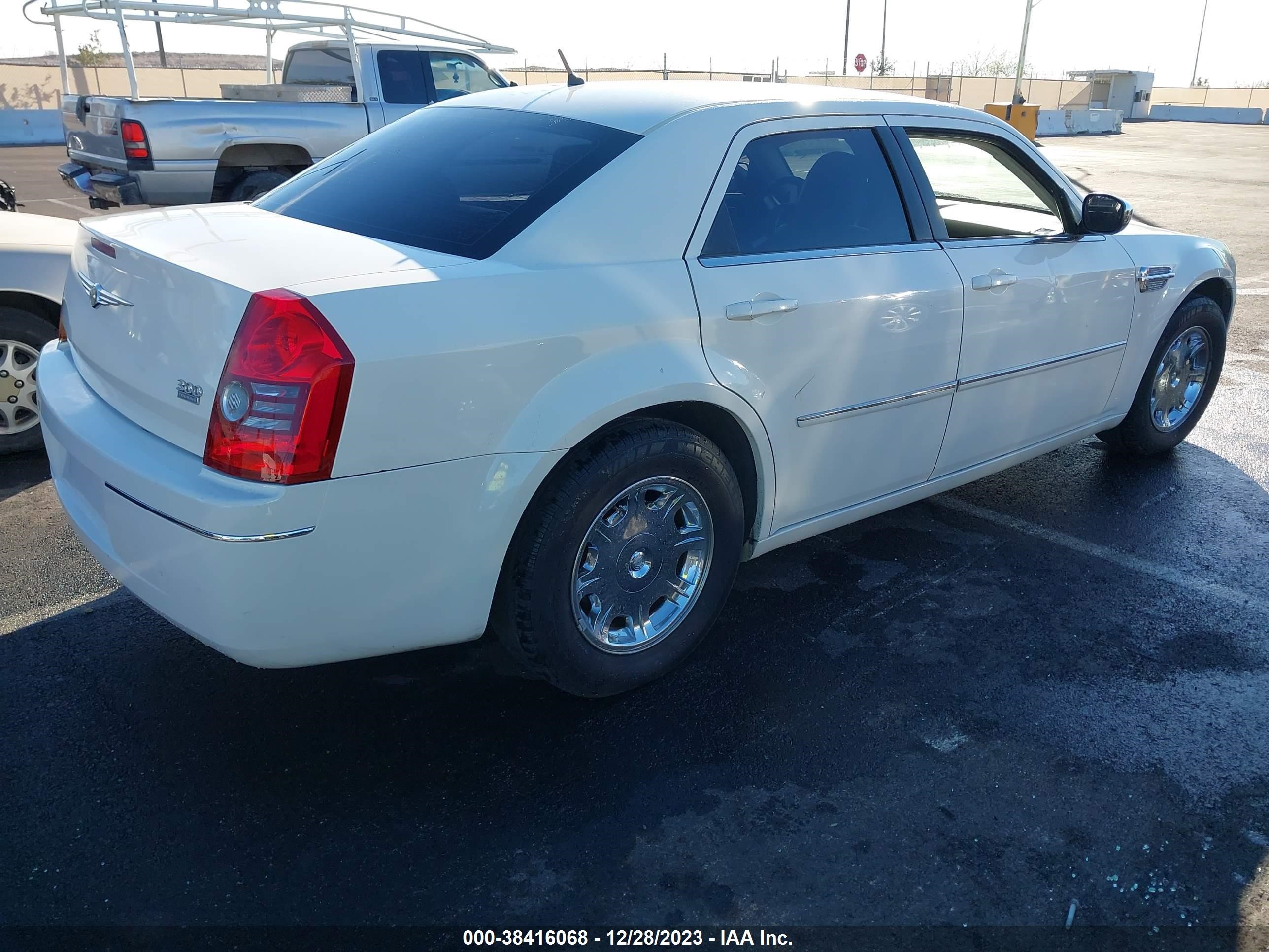 Photo 3 VIN: 2C3KA53G98H230725 - CHRYSLER 300 