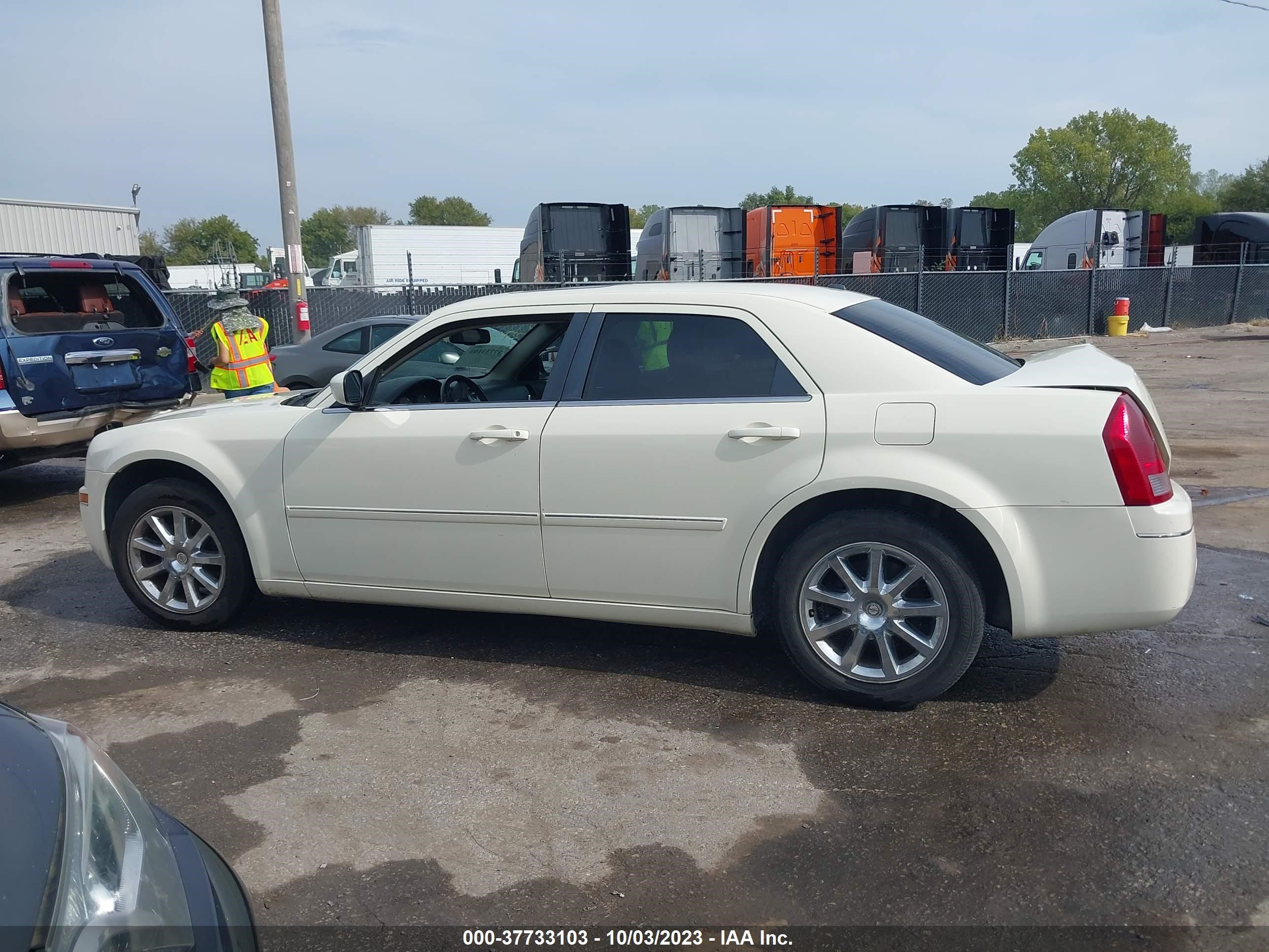 Photo 14 VIN: 2C3KA53GX7H772267 - CHRYSLER 300 