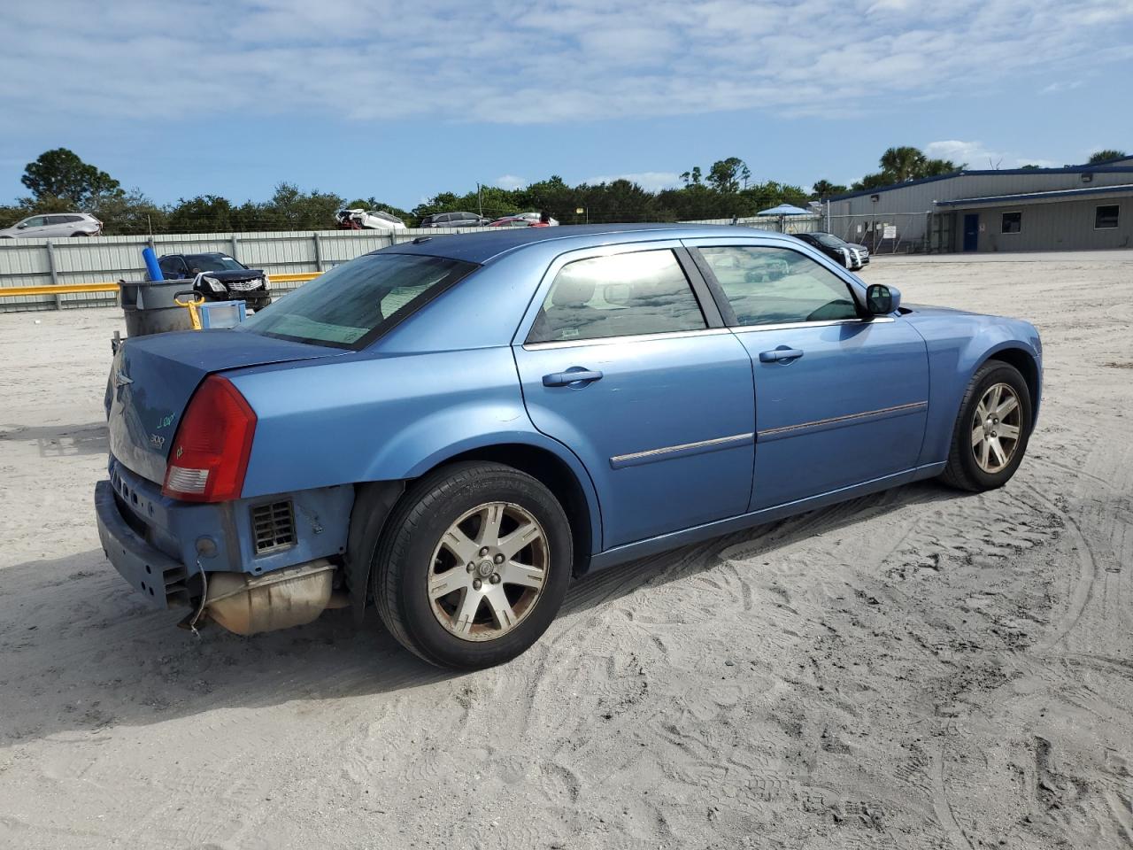 Photo 2 VIN: 2C3KA53GX7H827851 - CHRYSLER 300 