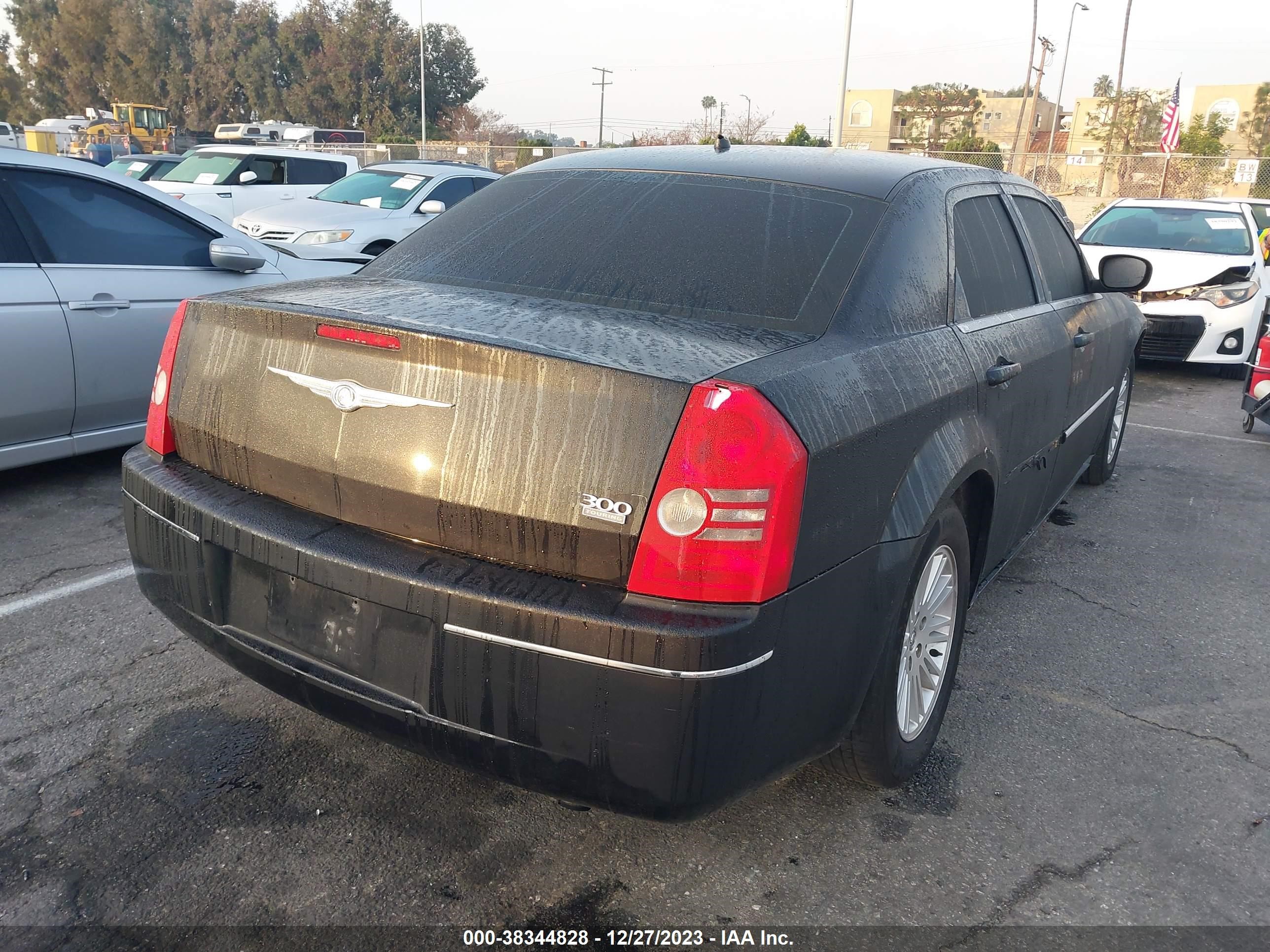 Photo 3 VIN: 2C3KA53GX8H129418 - CHRYSLER 300 