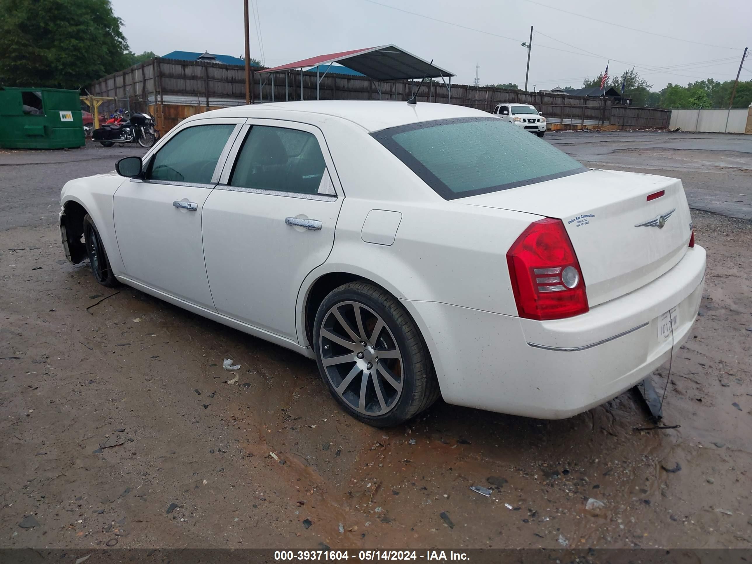 Photo 2 VIN: 2C3KA53GX8H207843 - CHRYSLER 300 