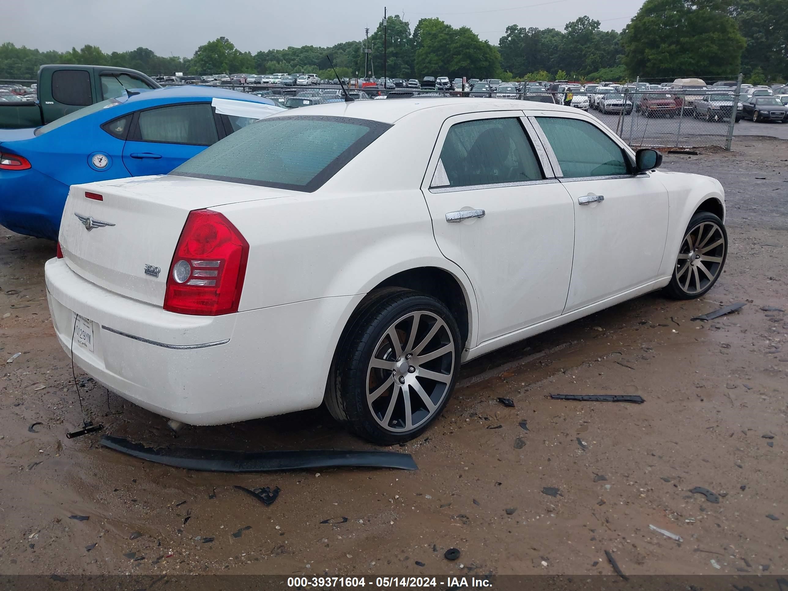 Photo 3 VIN: 2C3KA53GX8H207843 - CHRYSLER 300 