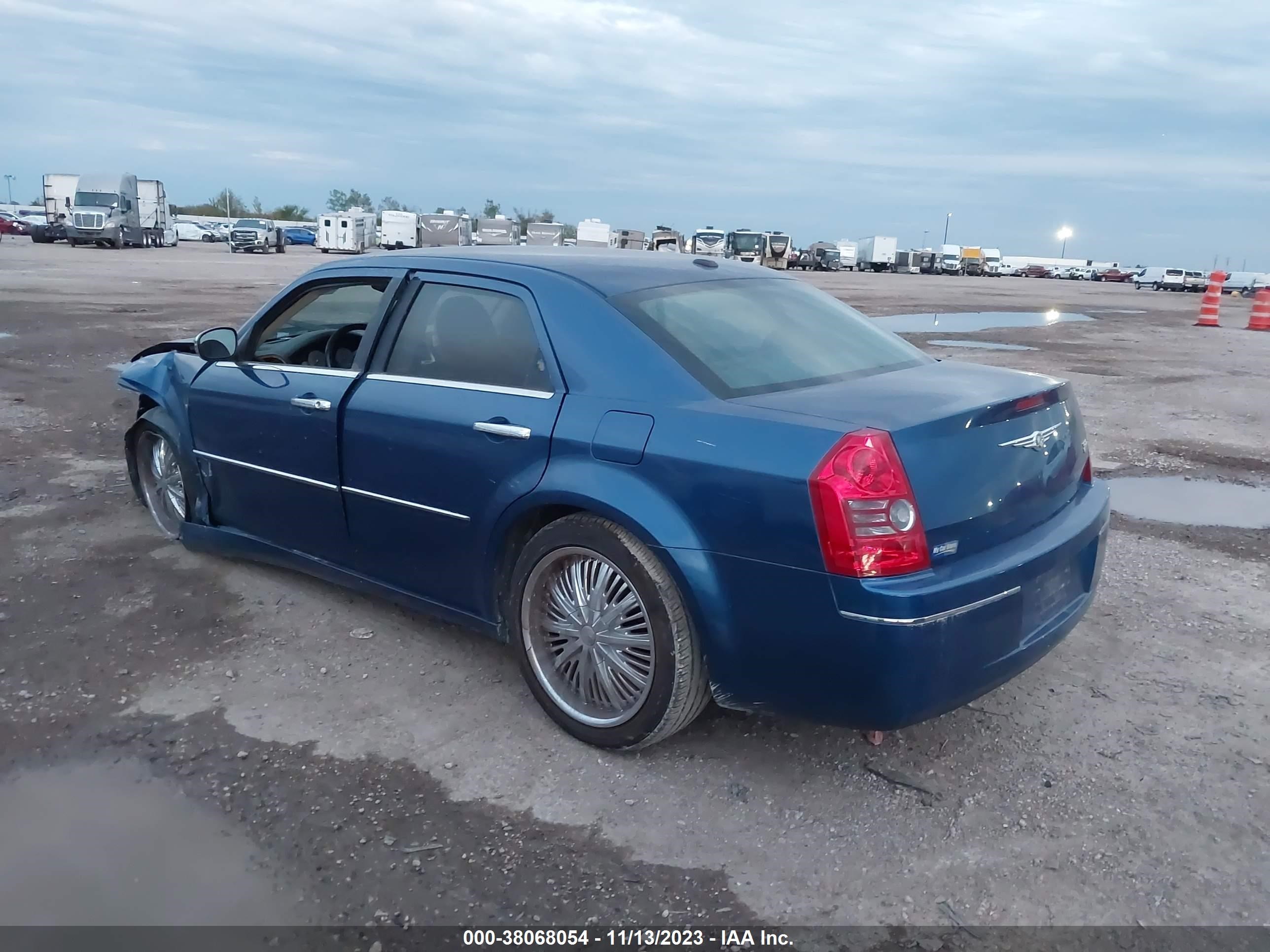 Photo 2 VIN: 2C3KA53V19H547799 - CHRYSLER 300 