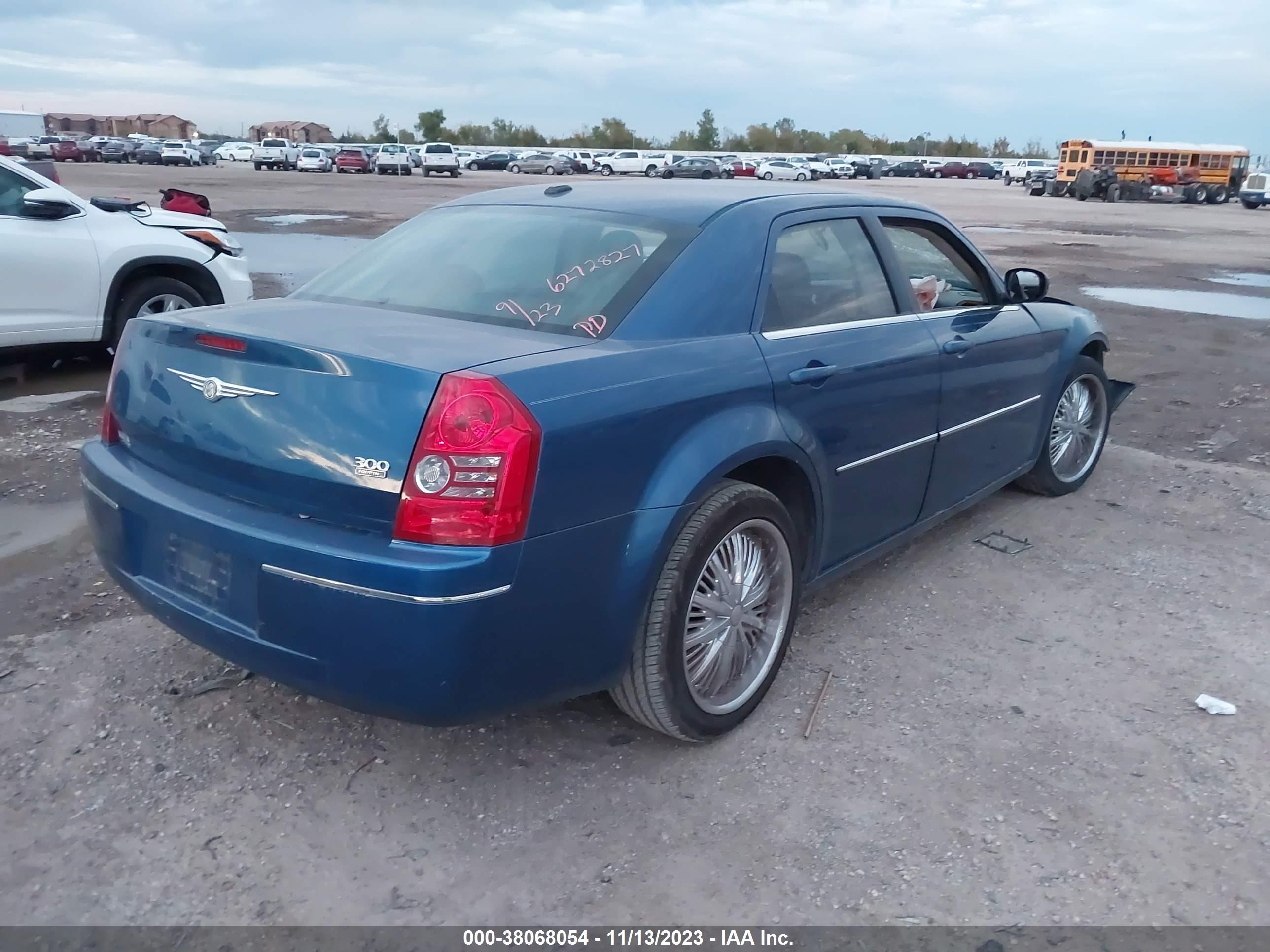 Photo 3 VIN: 2C3KA53V19H547799 - CHRYSLER 300 