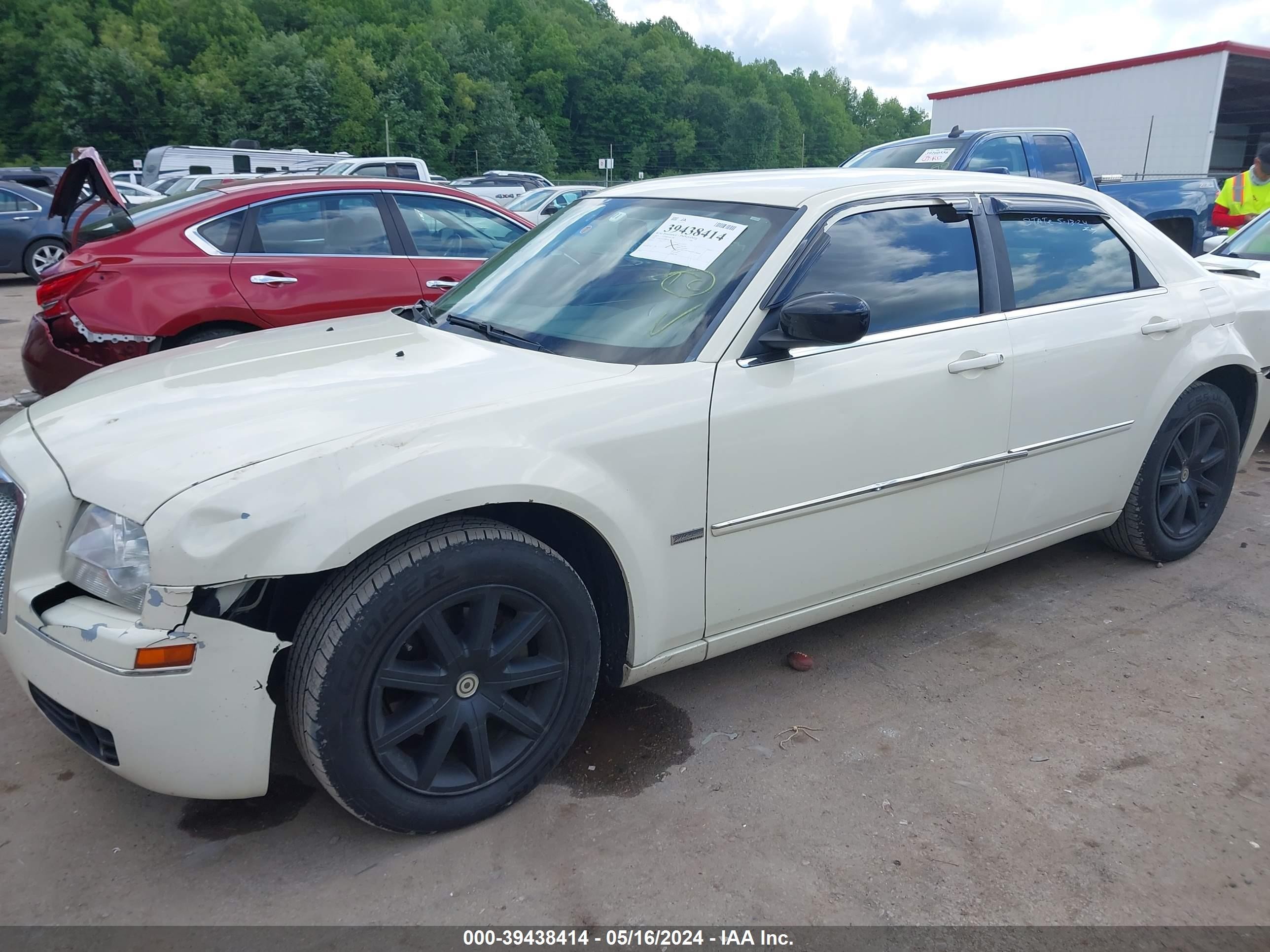 Photo 1 VIN: 2C3KA53V29H618878 - CHRYSLER 300 