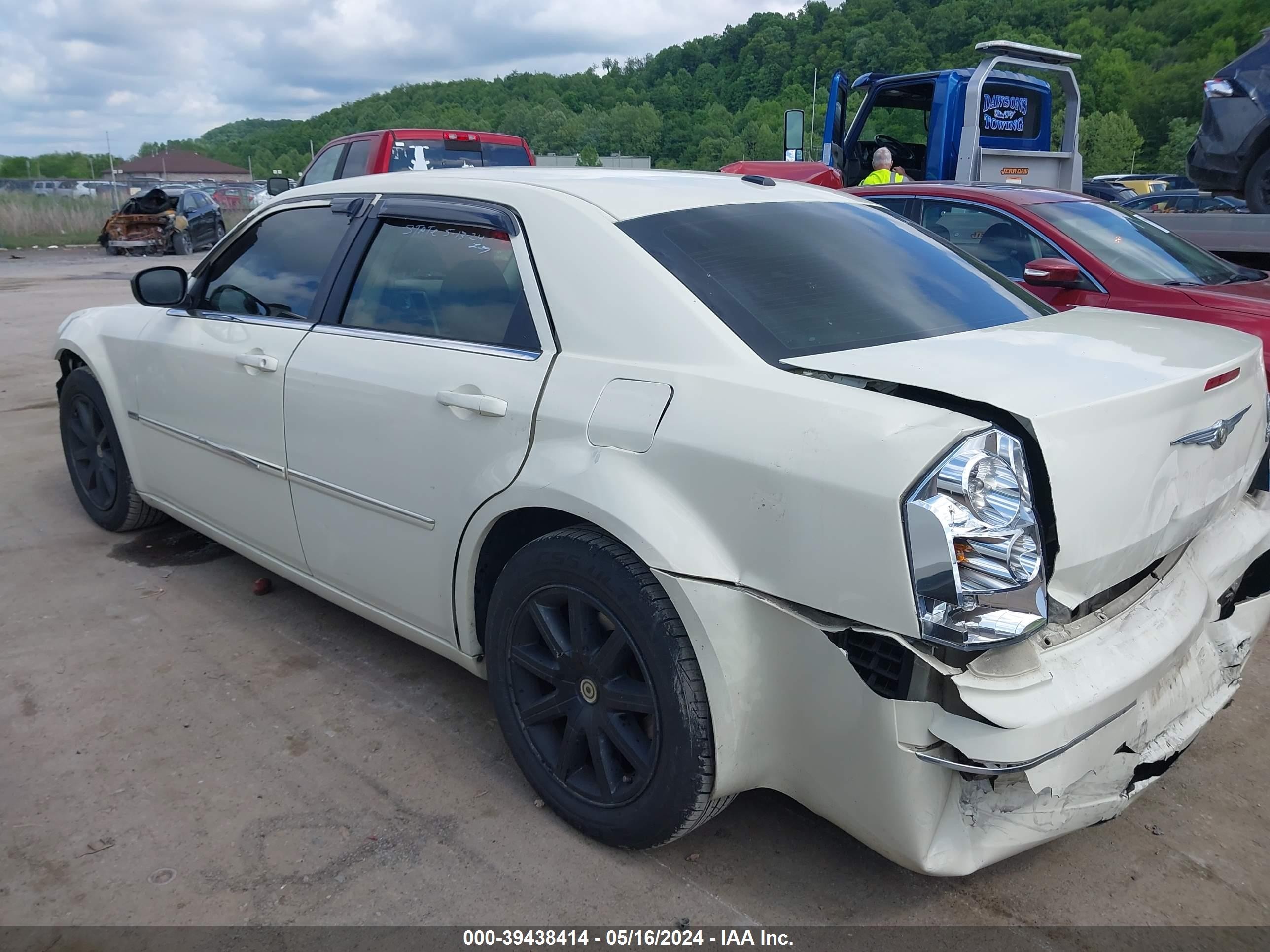 Photo 2 VIN: 2C3KA53V29H618878 - CHRYSLER 300 