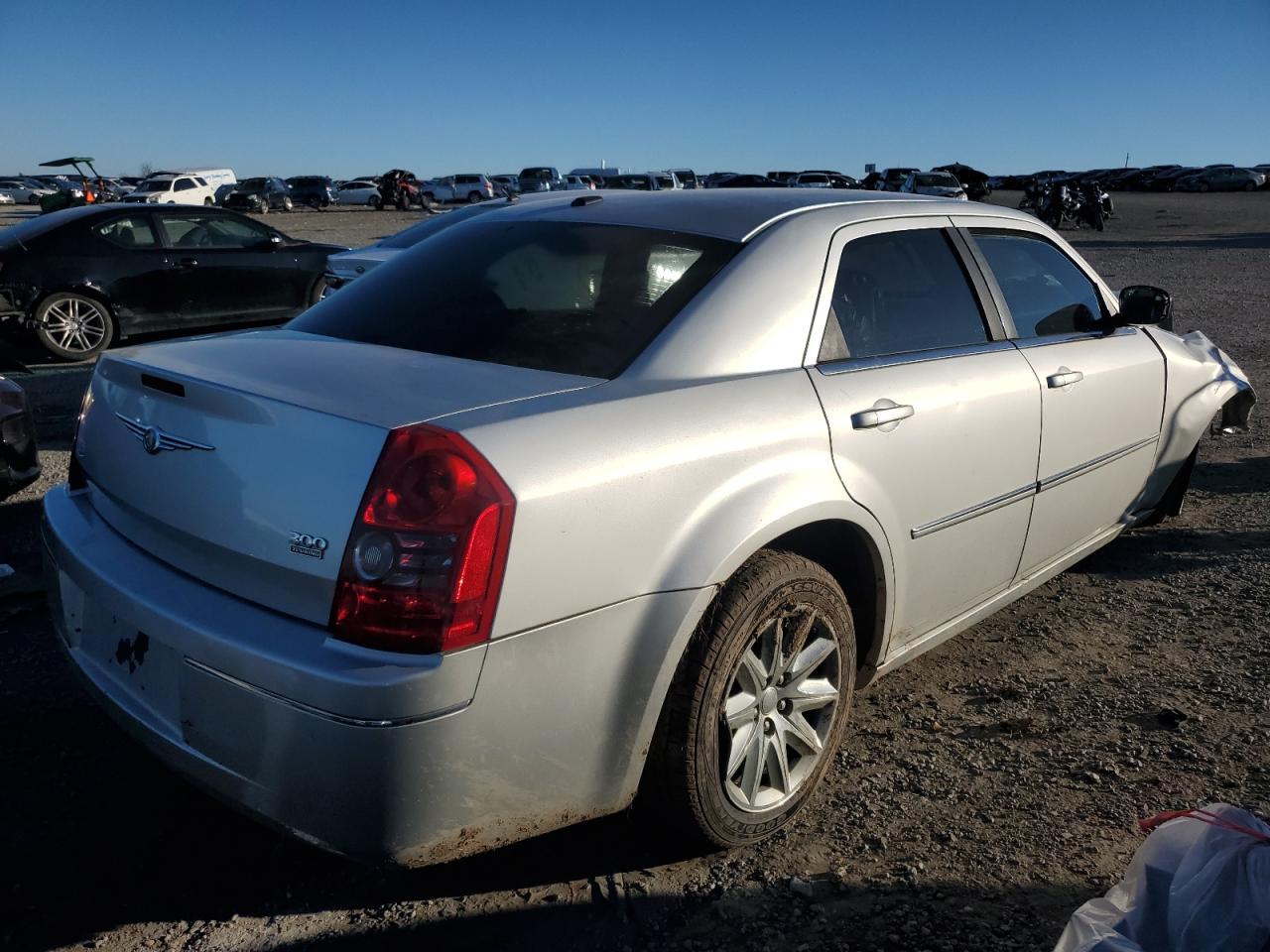 Photo 2 VIN: 2C3KA53V69H632153 - CHRYSLER 300 