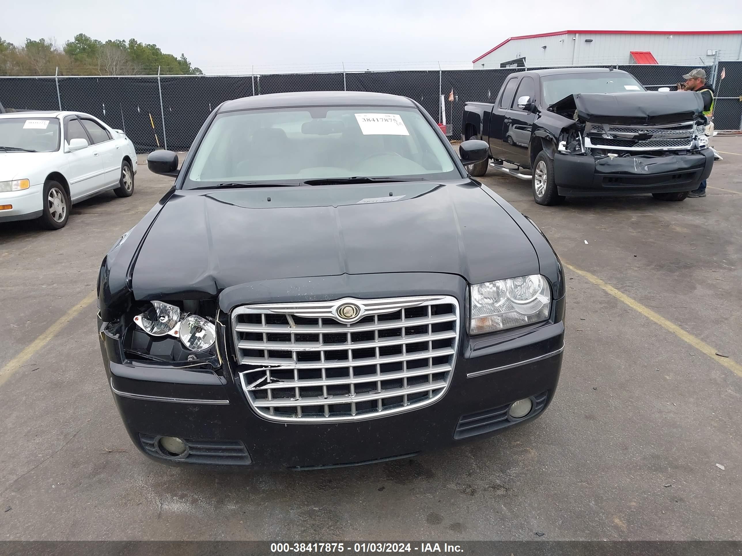 Photo 11 VIN: 2C3KA53V89H592626 - CHRYSLER 300 