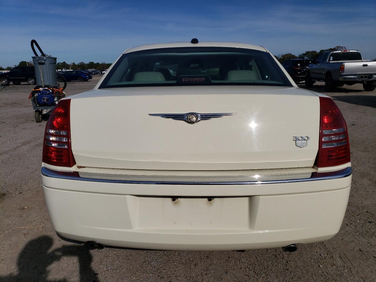 Photo 5 VIN: 2C3KA63H06H159846 - CHRYSLER 300 