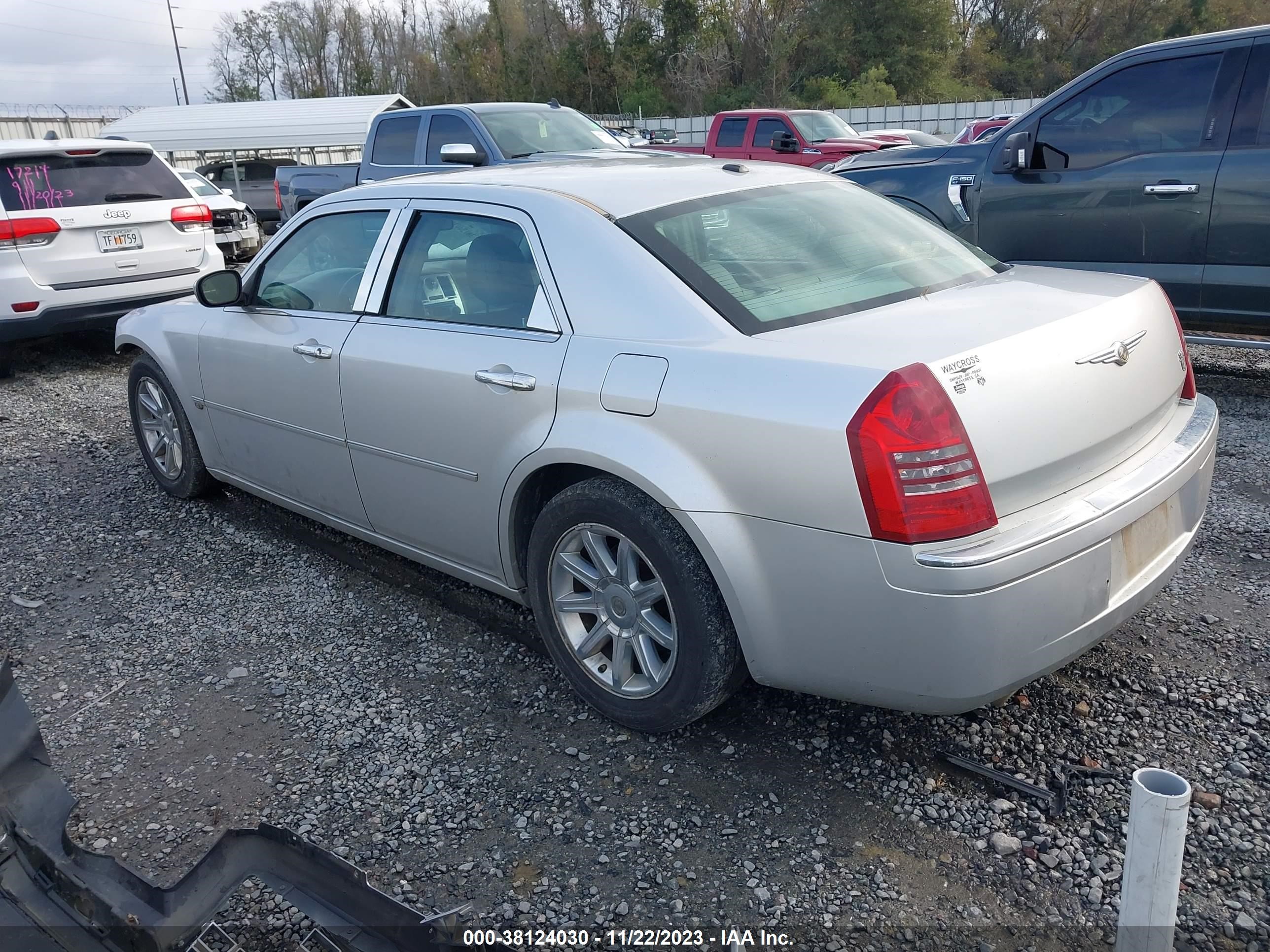 Photo 2 VIN: 2C3KA63H06H253127 - CHRYSLER 300 