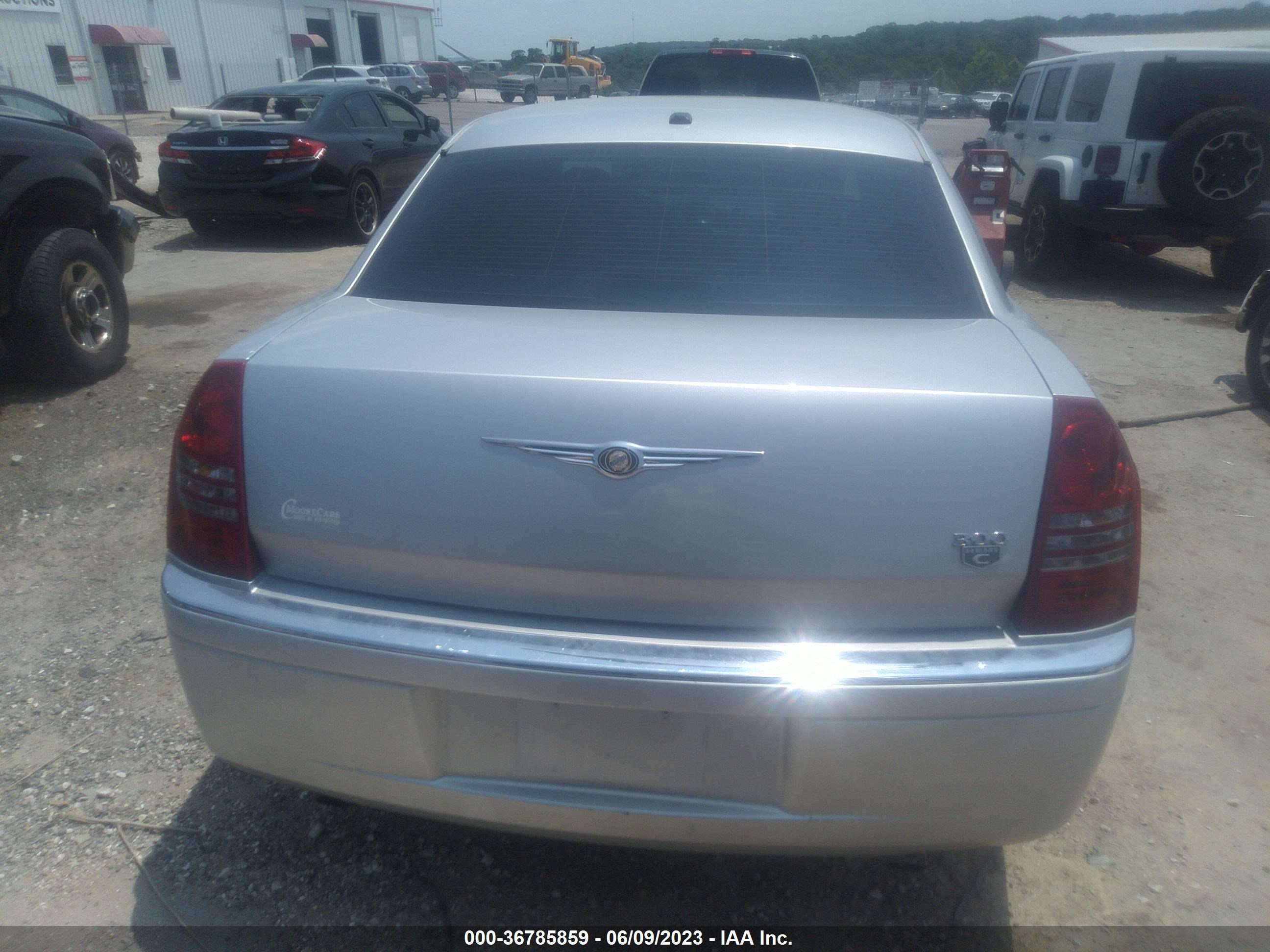 Photo 15 VIN: 2C3KA63H06H535302 - CHRYSLER 300 