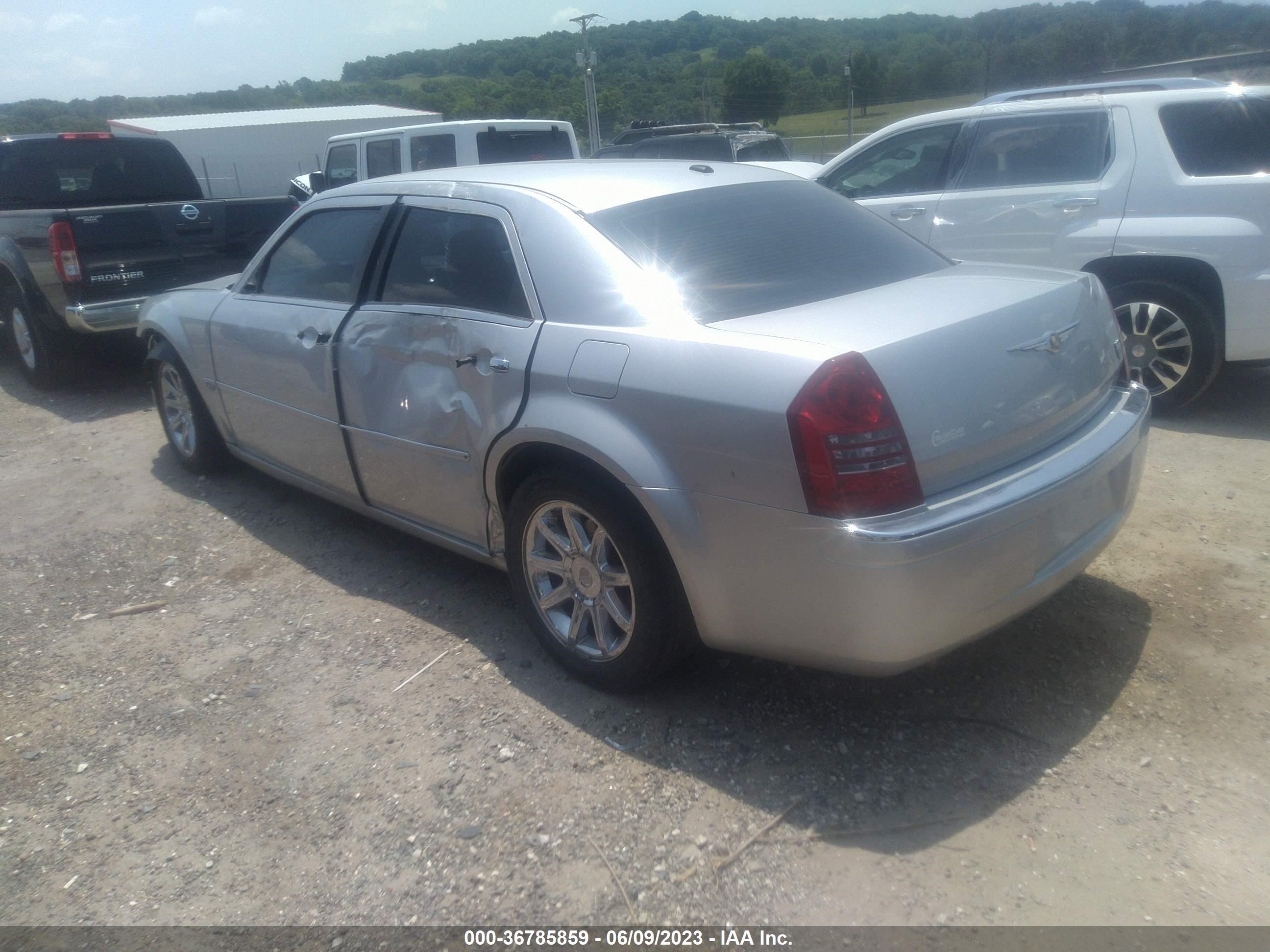 Photo 2 VIN: 2C3KA63H06H535302 - CHRYSLER 300 