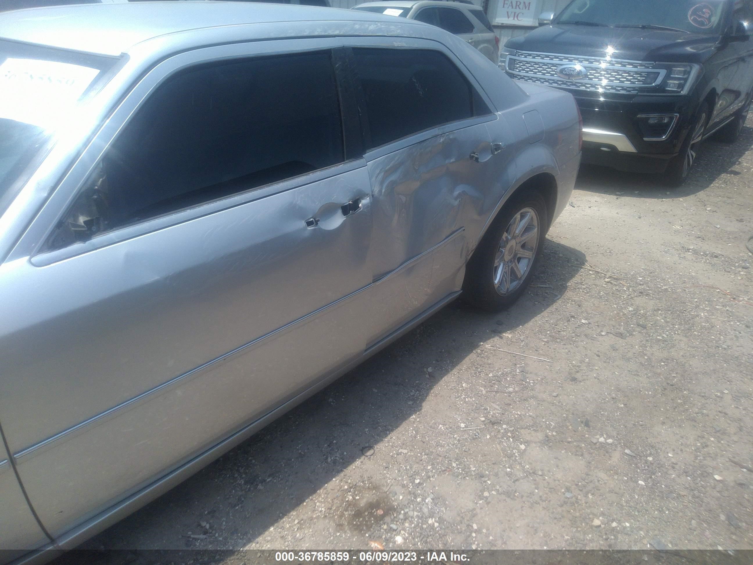 Photo 5 VIN: 2C3KA63H06H535302 - CHRYSLER 300 