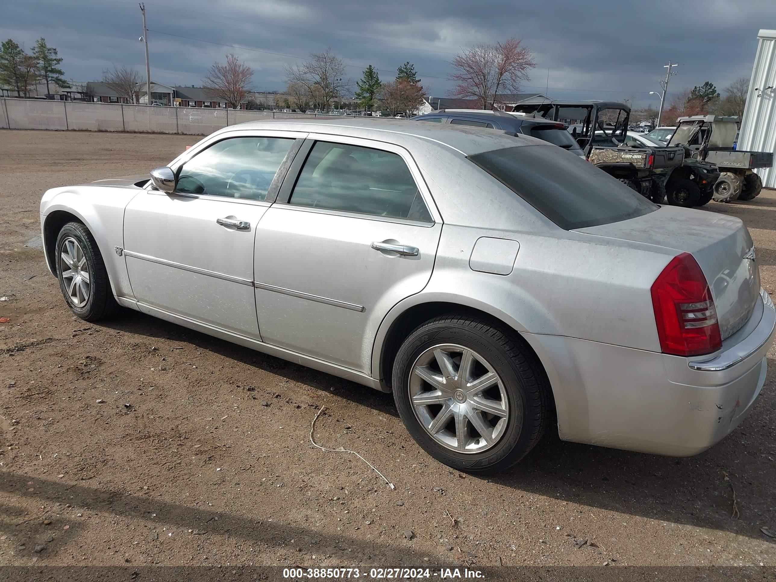 Photo 2 VIN: 2C3KA63H17H855181 - CHRYSLER 300C 