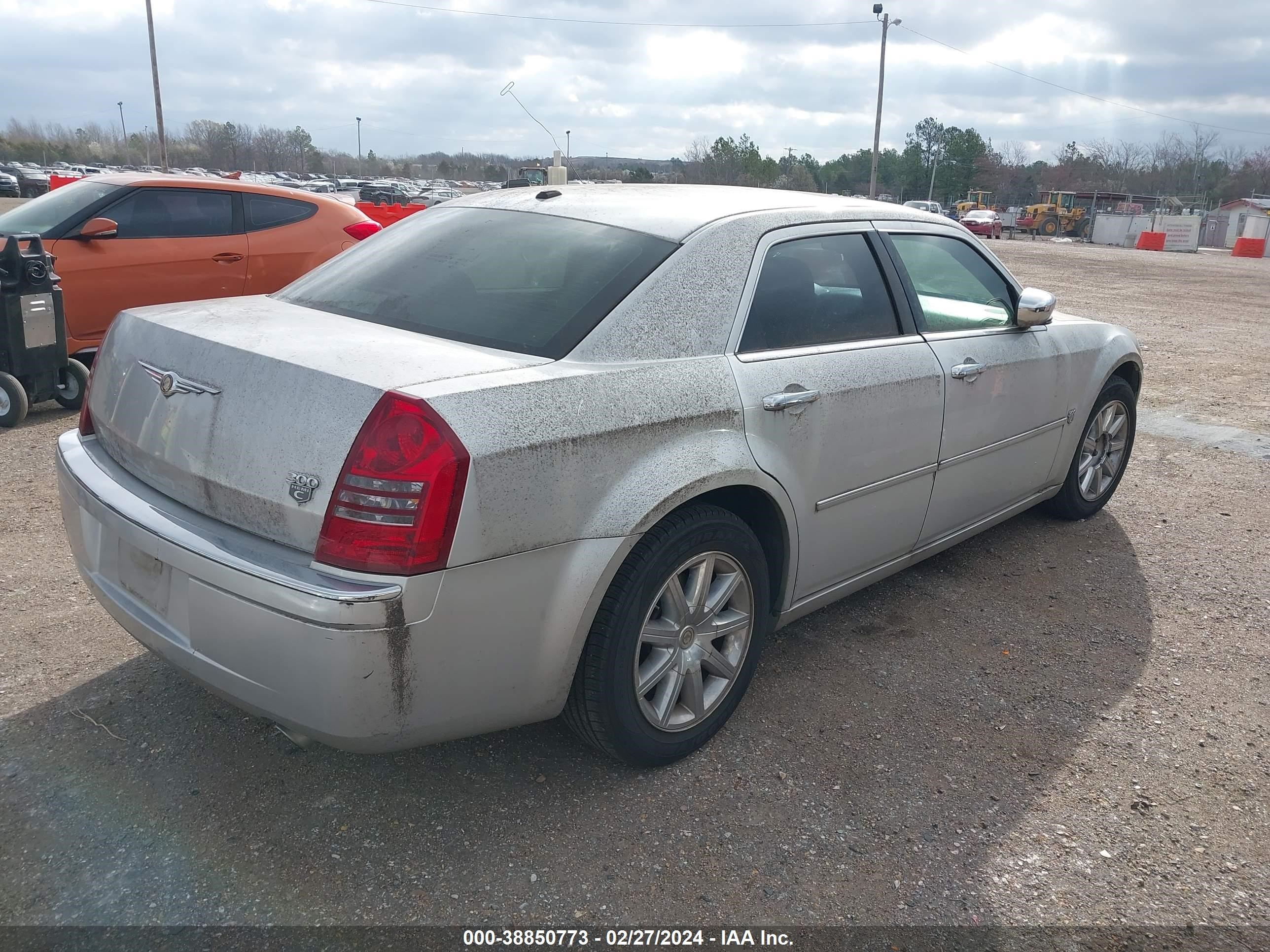 Photo 3 VIN: 2C3KA63H17H855181 - CHRYSLER 300C 