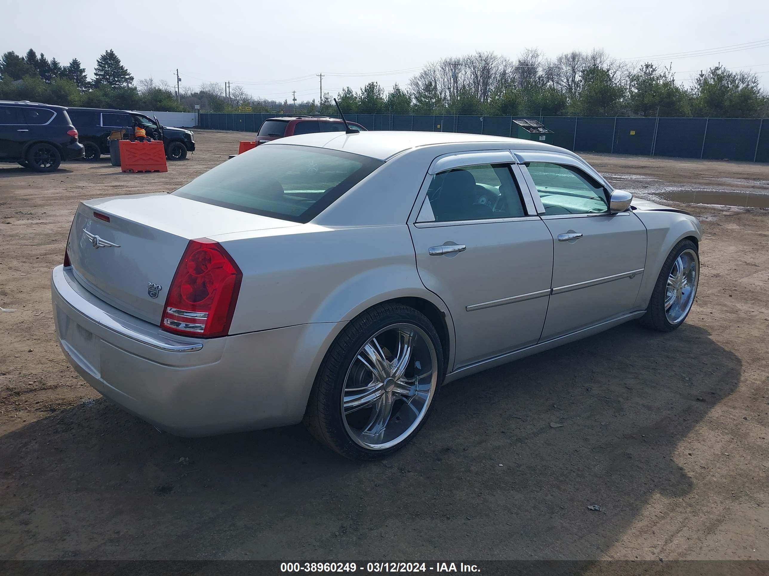 Photo 3 VIN: 2C3KA63H18H158899 - CHRYSLER 300C 