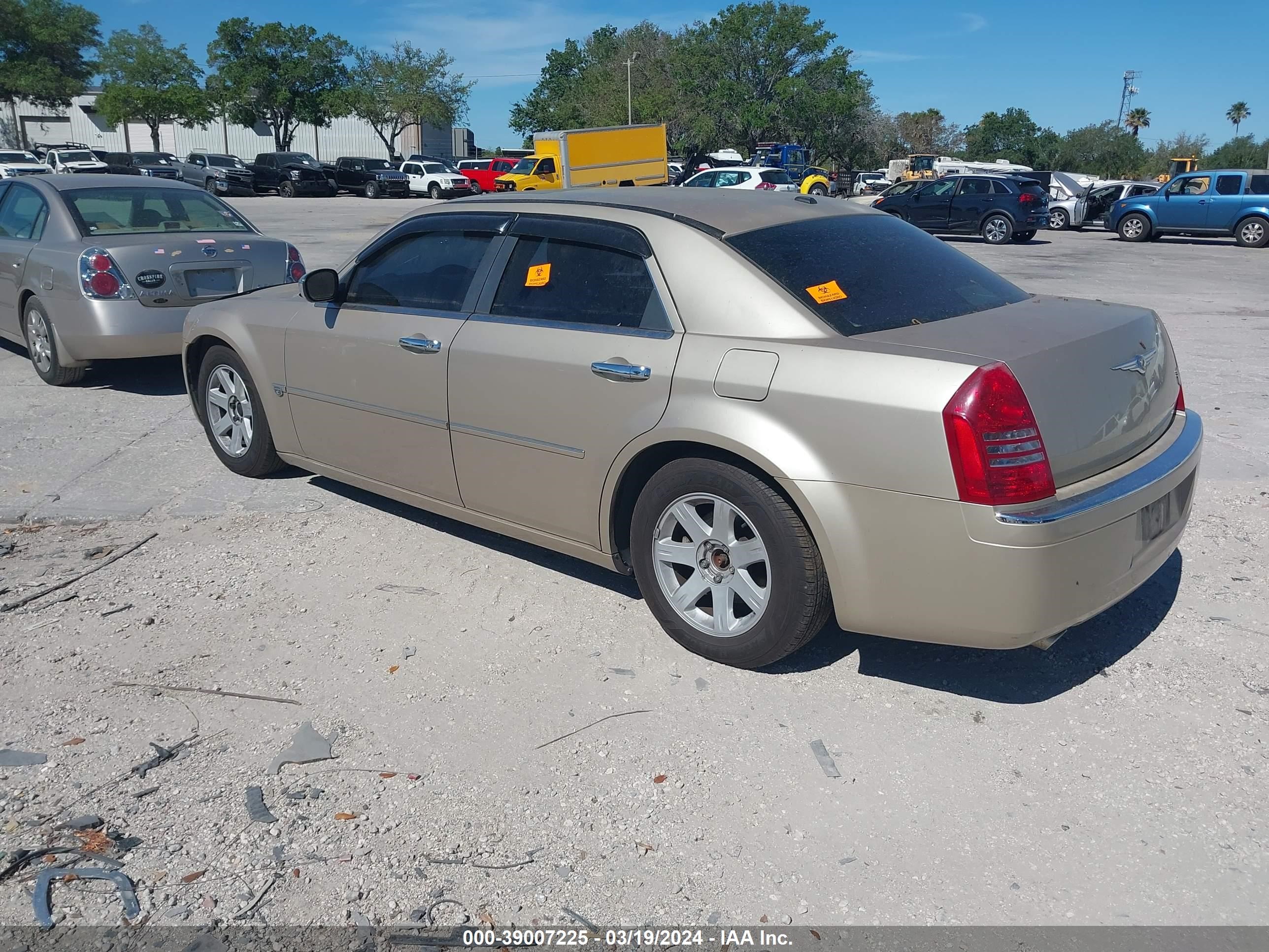 Photo 2 VIN: 2C3KA63H26H403710 - CHRYSLER 300C 