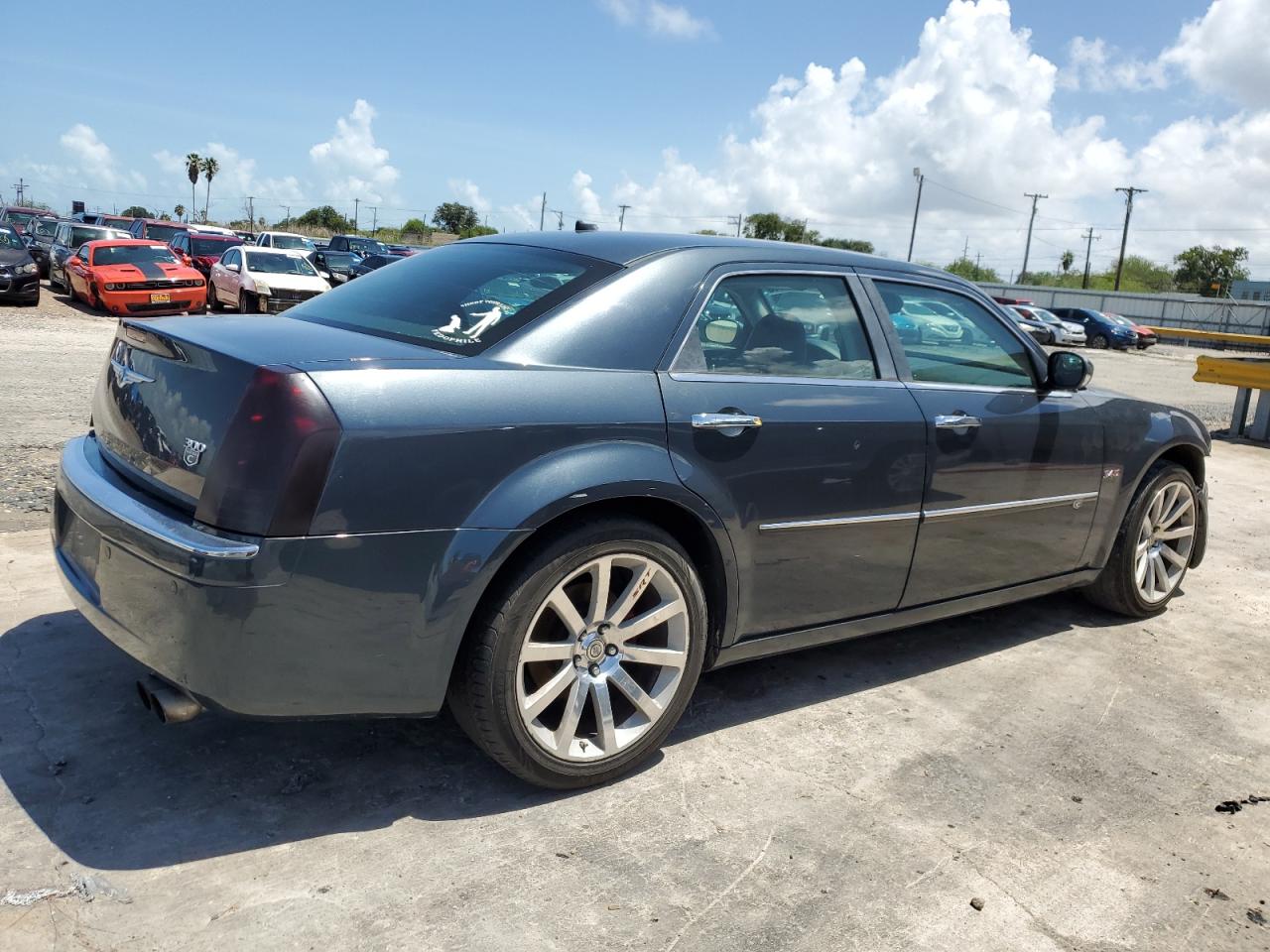 Photo 2 VIN: 2C3KA63H38H133079 - CHRYSLER 300 