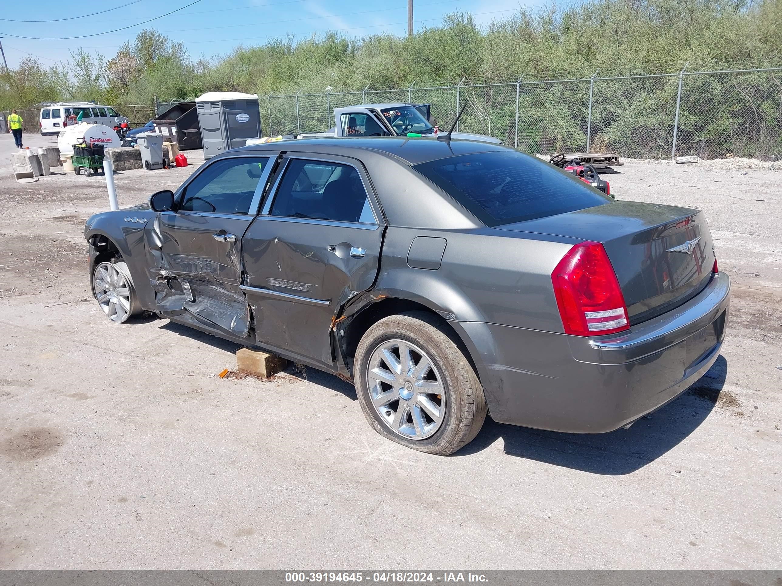 Photo 2 VIN: 2C3KA63H38H306406 - CHRYSLER 300C 