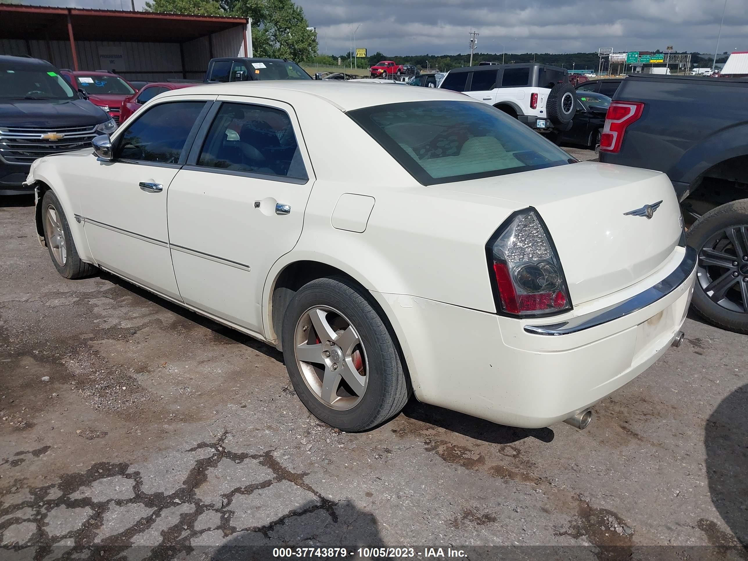 Photo 2 VIN: 2C3KA63H46H317430 - CHRYSLER 300 