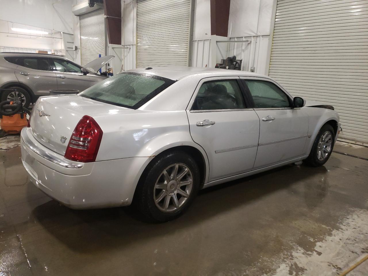 Photo 2 VIN: 2C3KA63H56H259036 - CHRYSLER 300 