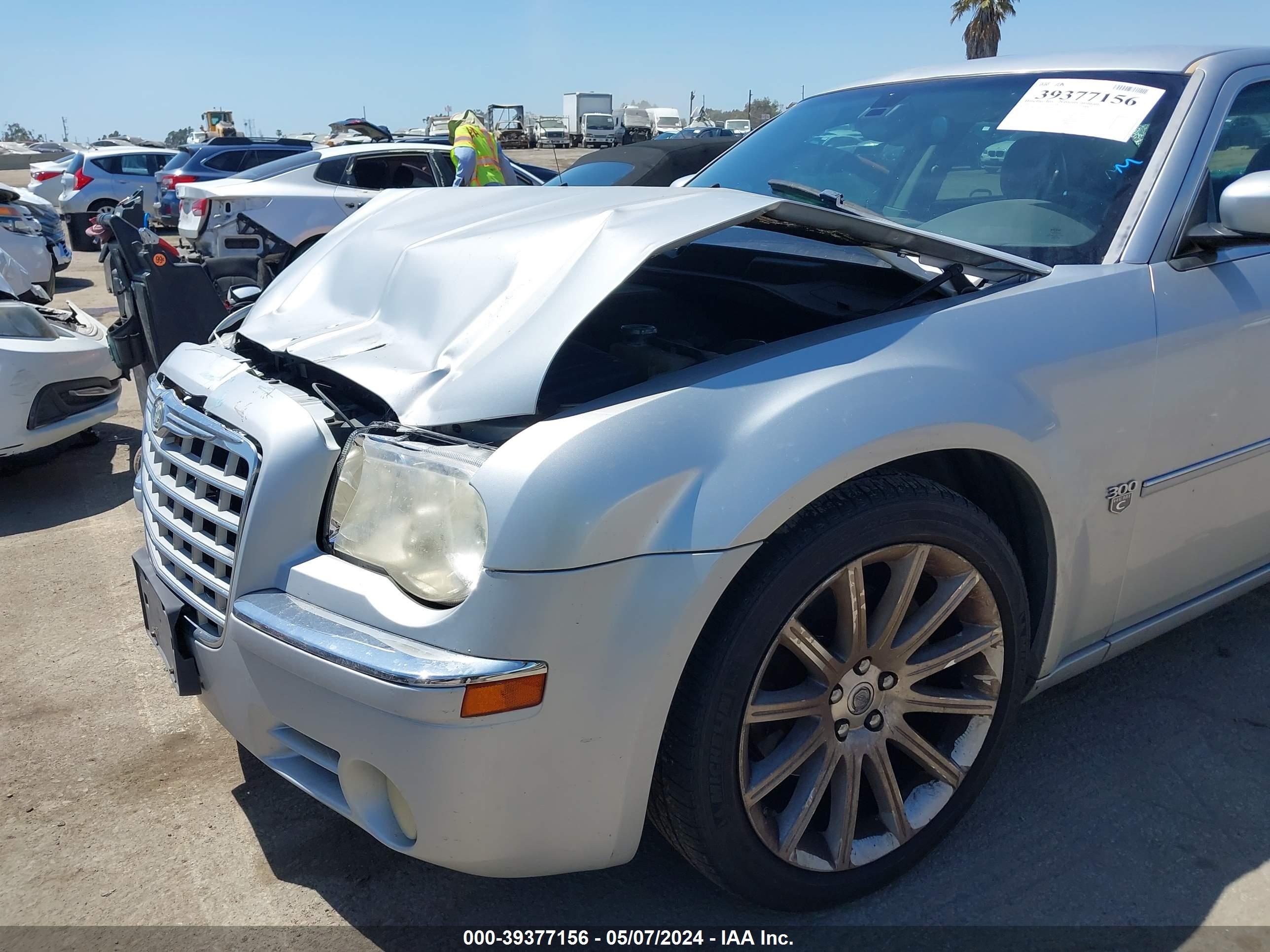 Photo 11 VIN: 2C3KA63H77H790904 - CHRYSLER 300C 