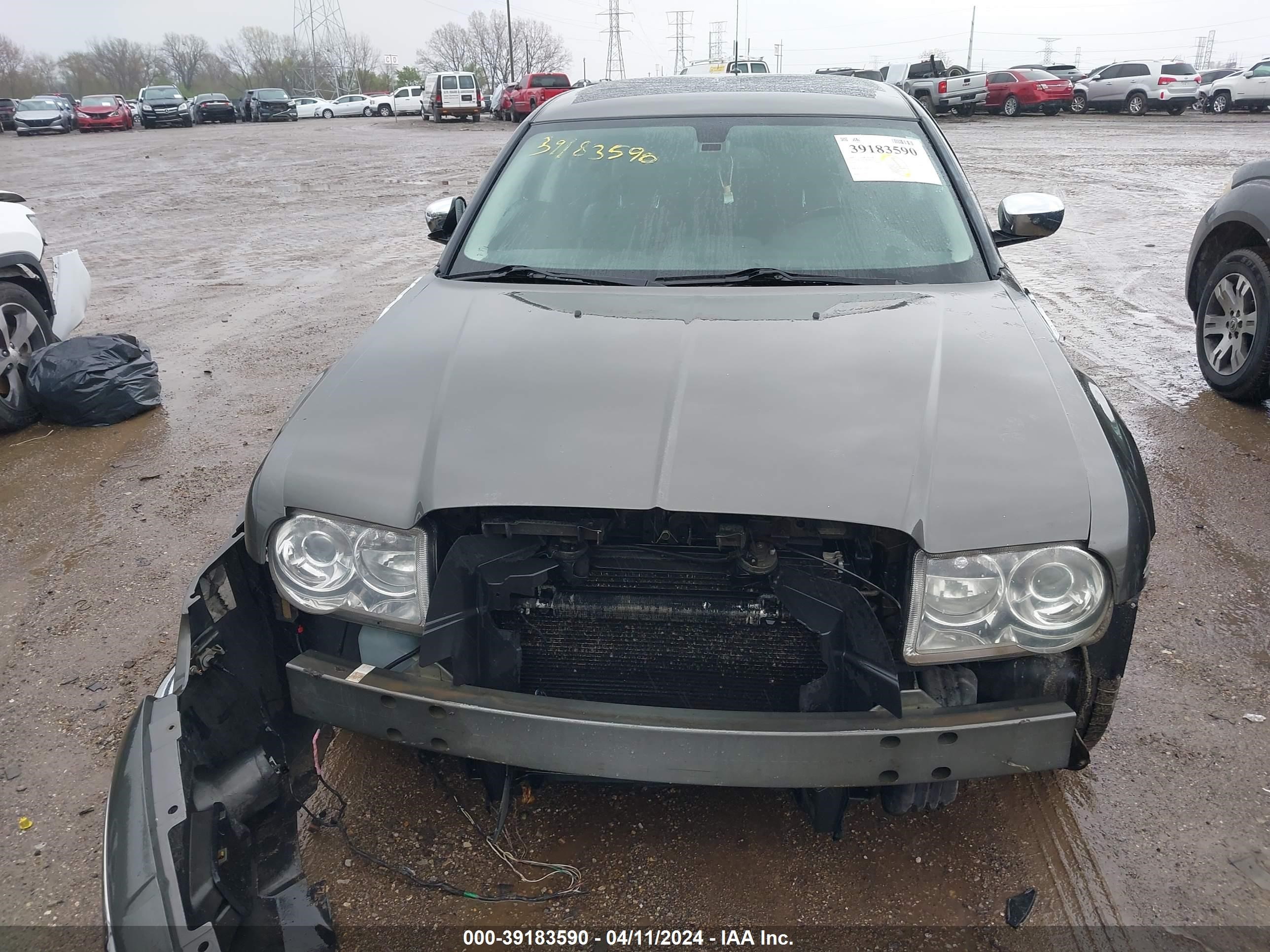 Photo 5 VIN: 2C3KA63H78H140536 - CHRYSLER 300C 