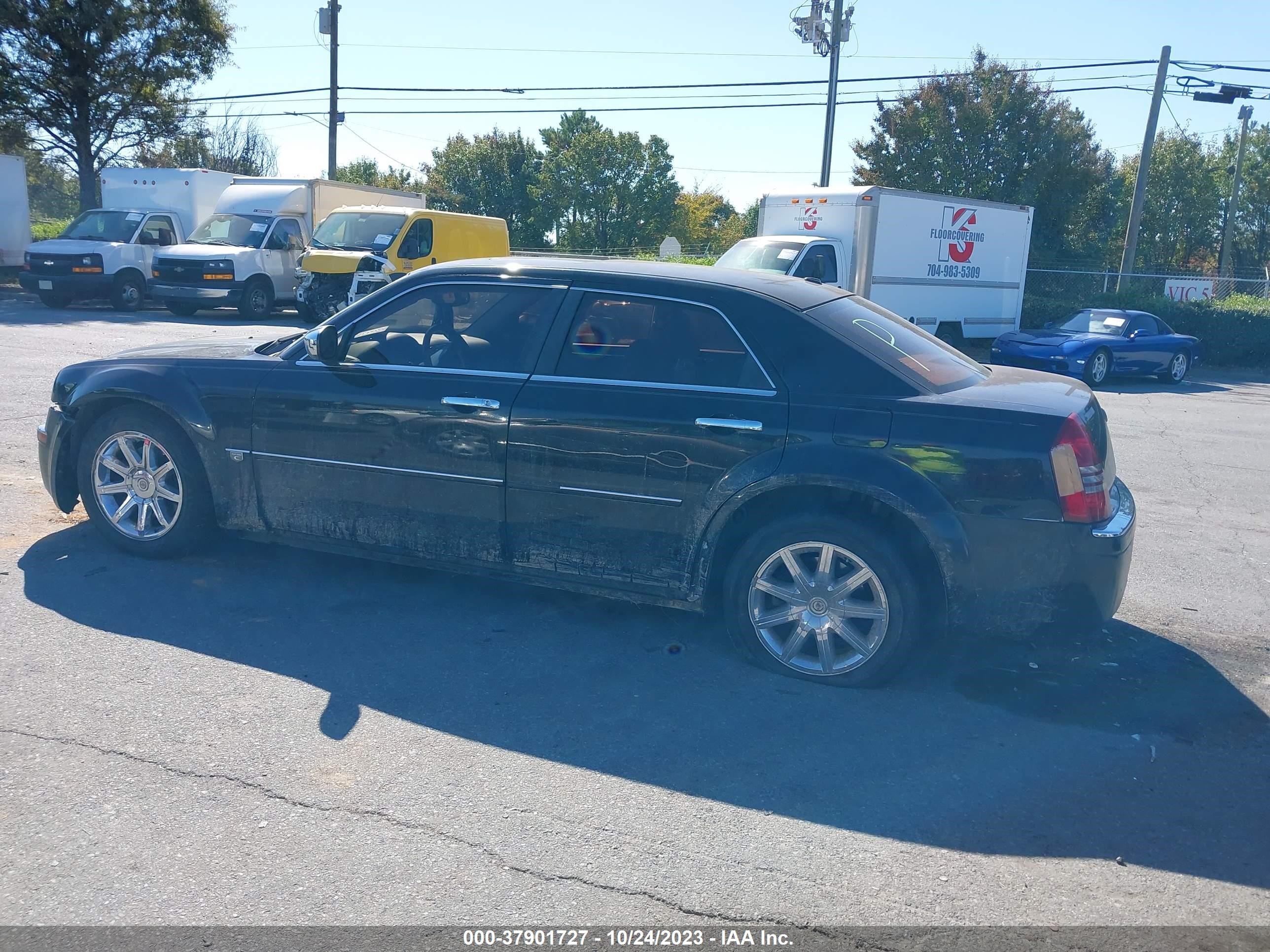 Photo 13 VIN: 2C3KA63H87H658203 - CHRYSLER 300 