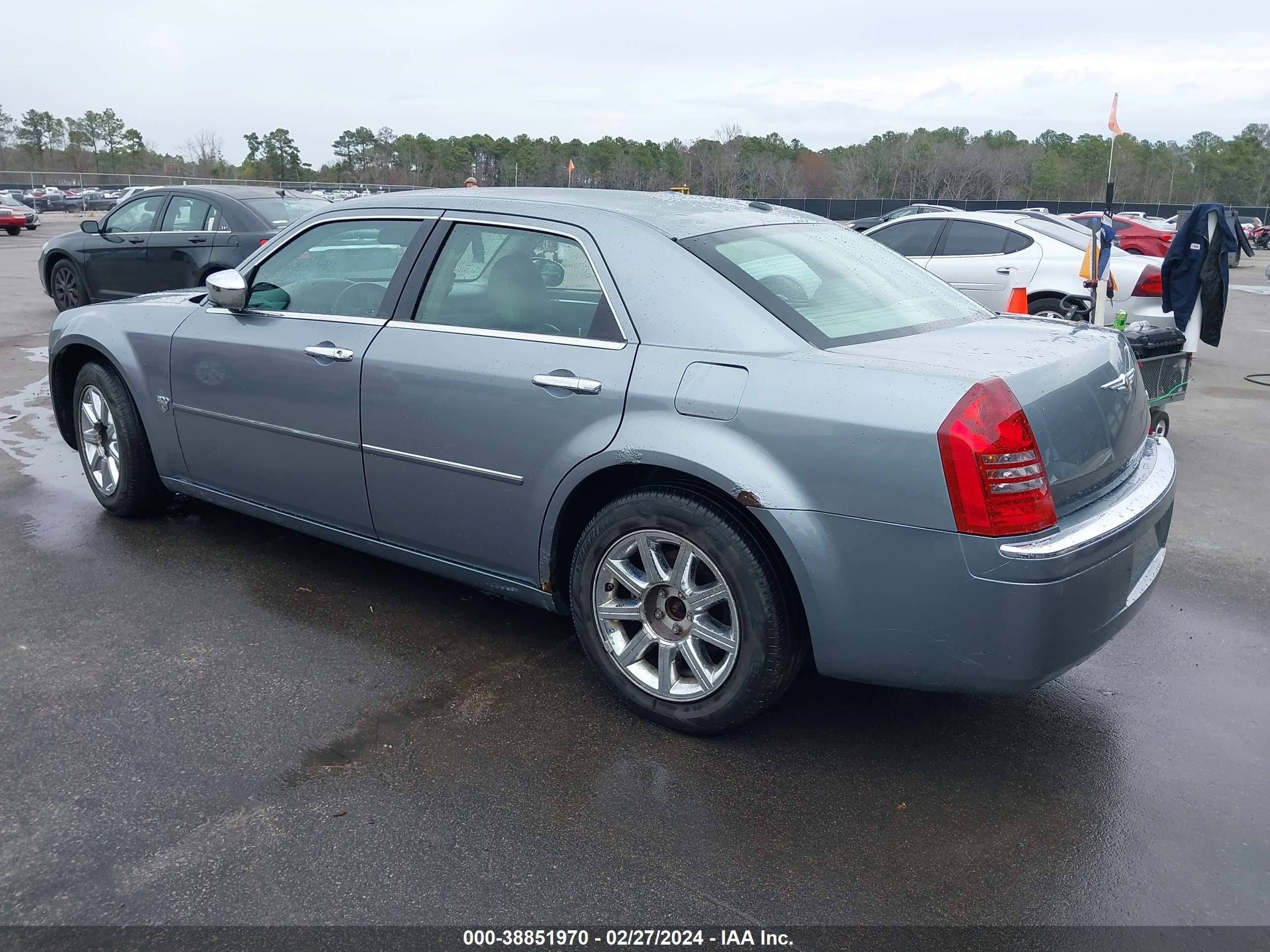 Photo 2 VIN: 2C3KA63H97H799023 - CHRYSLER 300C 