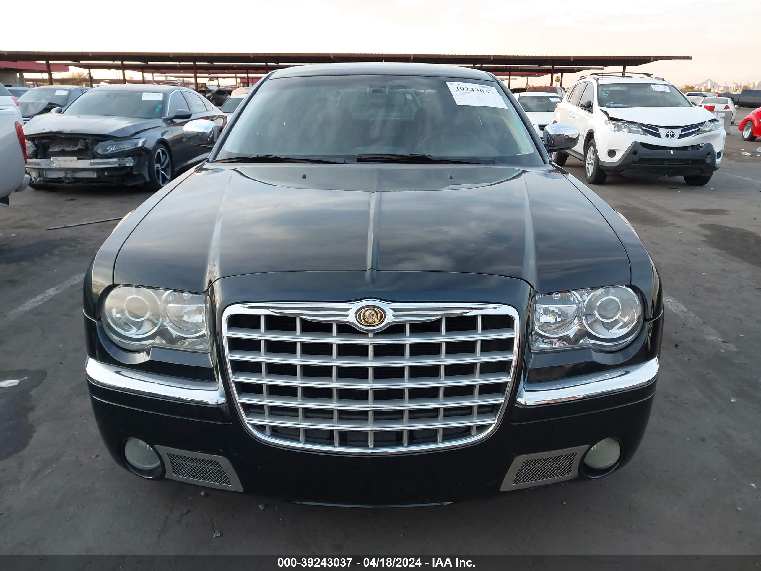 Photo 11 VIN: 2C3KA63H98H335781 - CHRYSLER 300C 