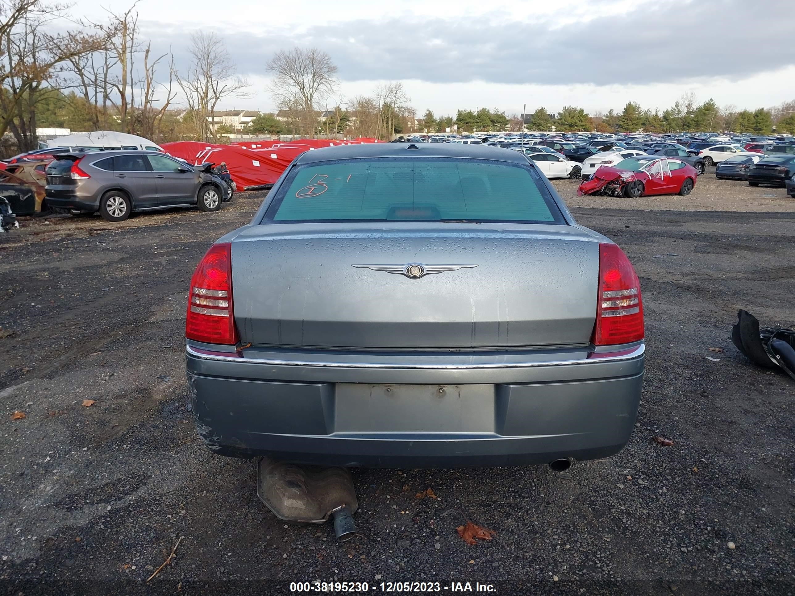 Photo 16 VIN: 2C3KA63HX7H684107 - CHRYSLER 300C 