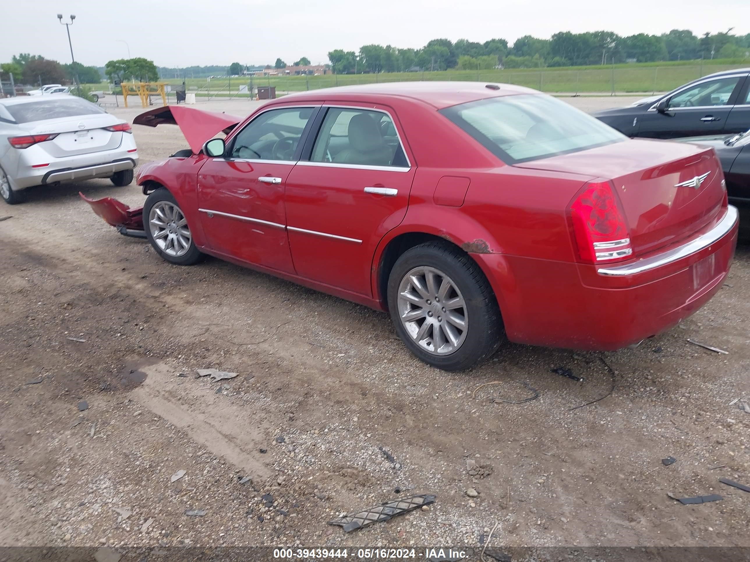 Photo 2 VIN: 2C3KA63TX9H555498 - CHRYSLER 300C 