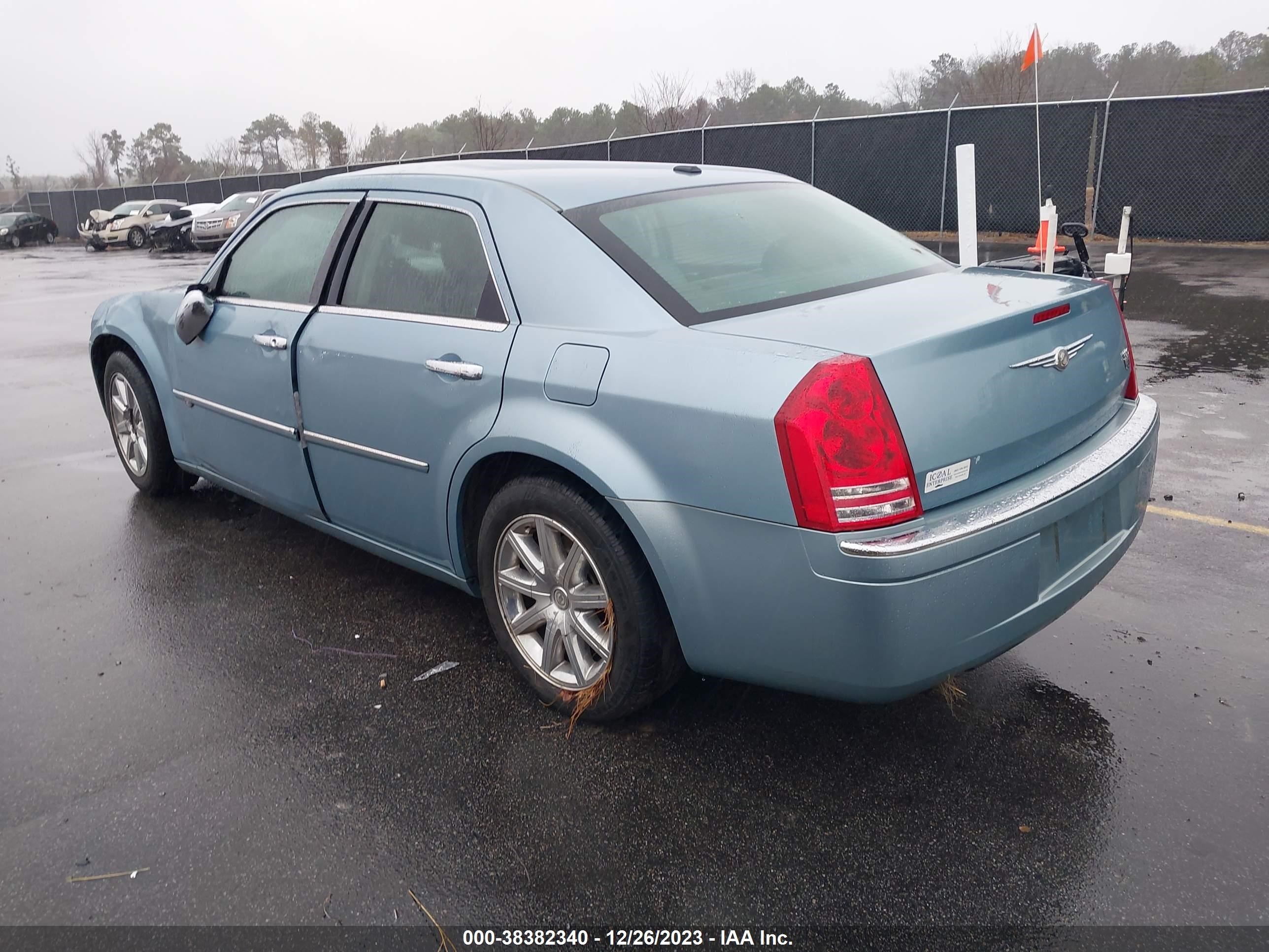 Photo 2 VIN: 2C3KA63TX9H572589 - CHRYSLER 300C 